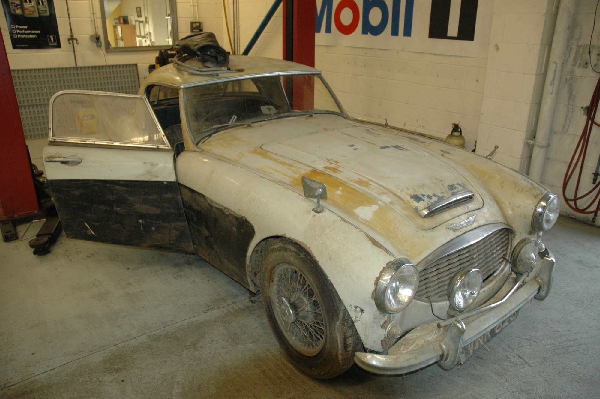 1960 Austin Healey 3000 BT7-Sold