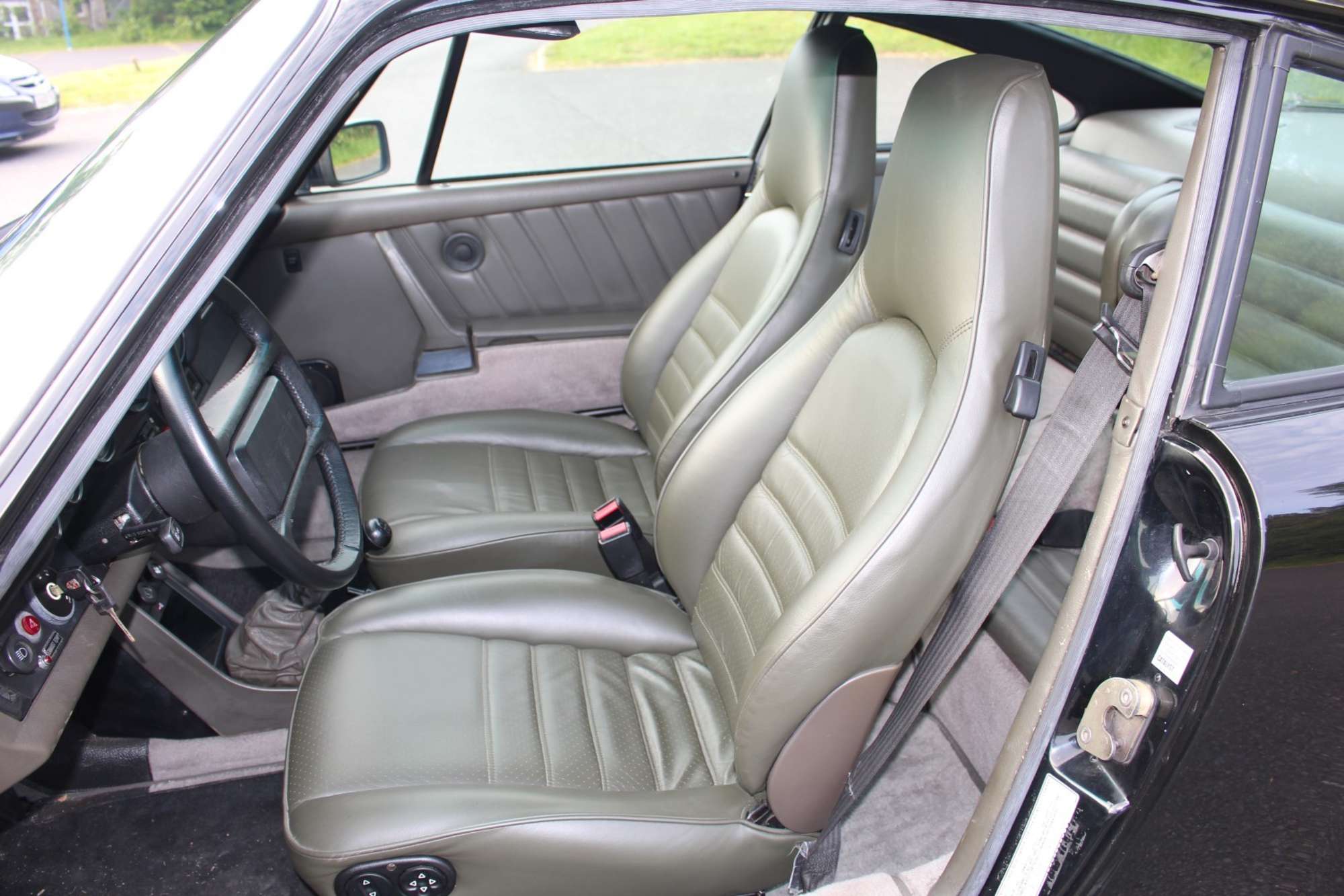 1985 Porsche 911 Carrera 3.2-Sold