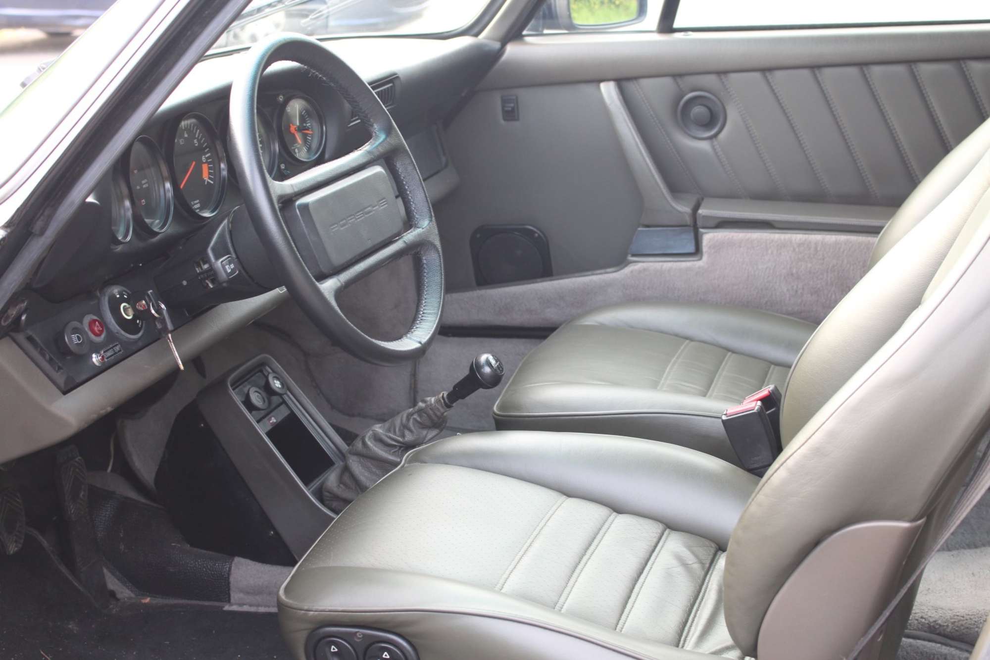 1985 Porsche 911 Carrera 3.2-Sold