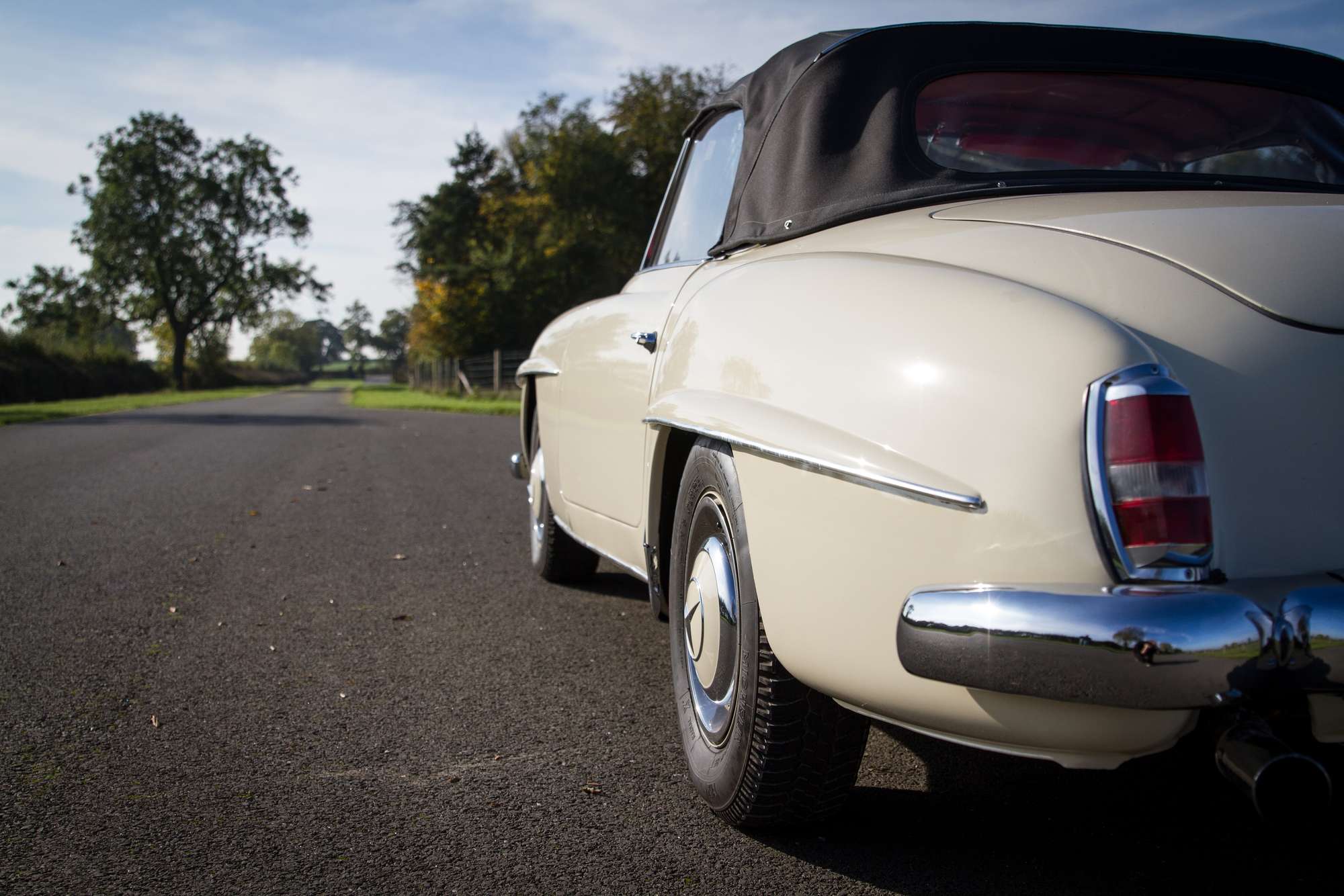 1962 Mercedes-Benz 190SL-Sold