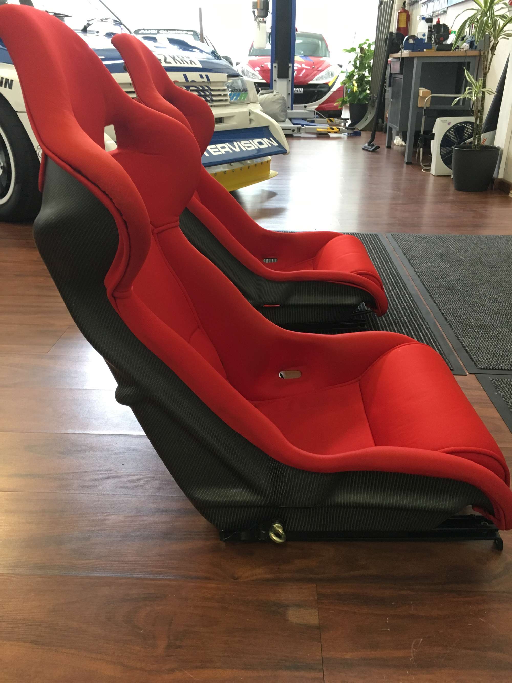 Ferrari F40 seats.-Auction Lot