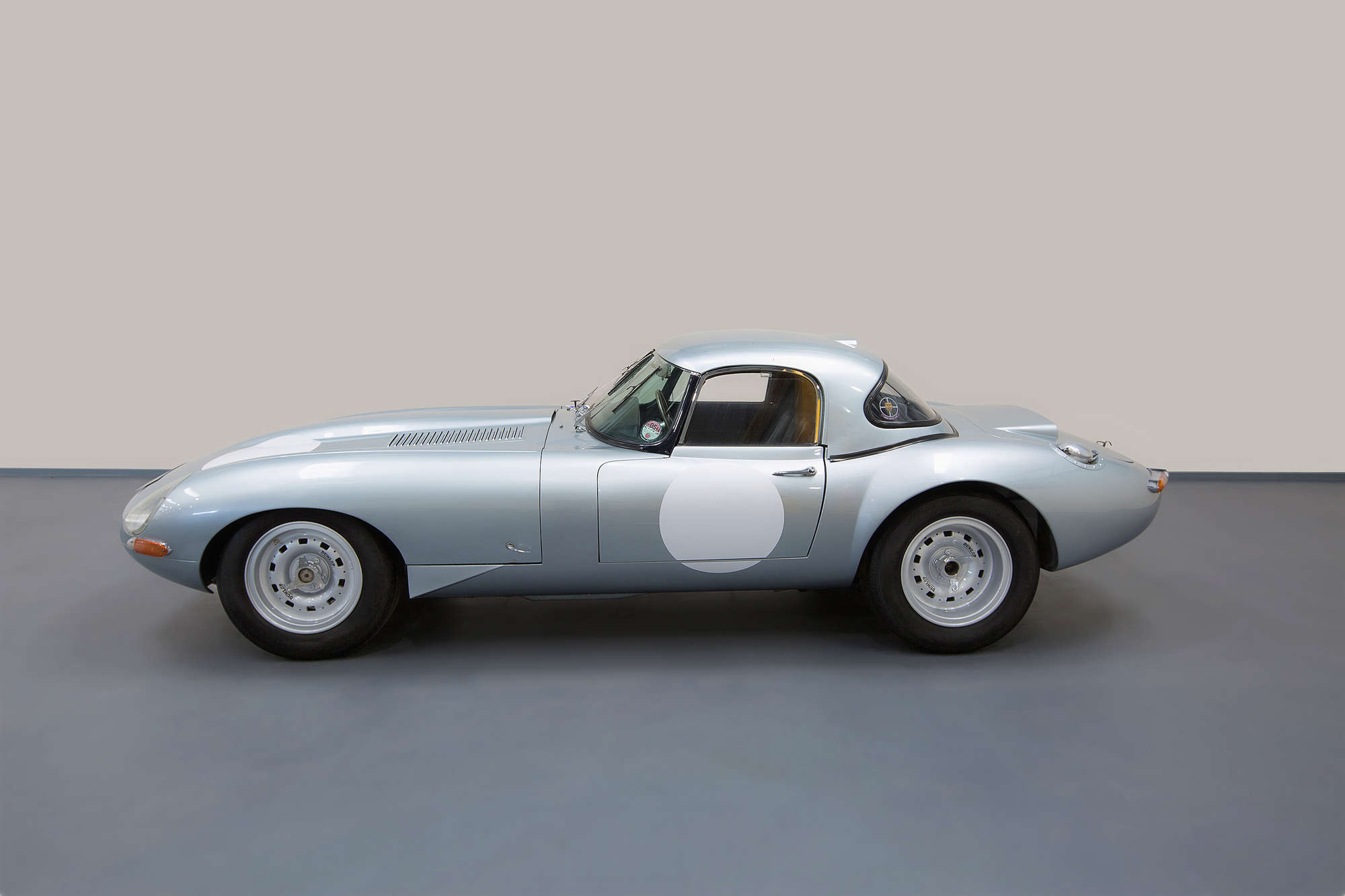 E＿エンジニア 1963 Jaguar E-Type by Zealia Engineering - '508 KPF' - YouTube