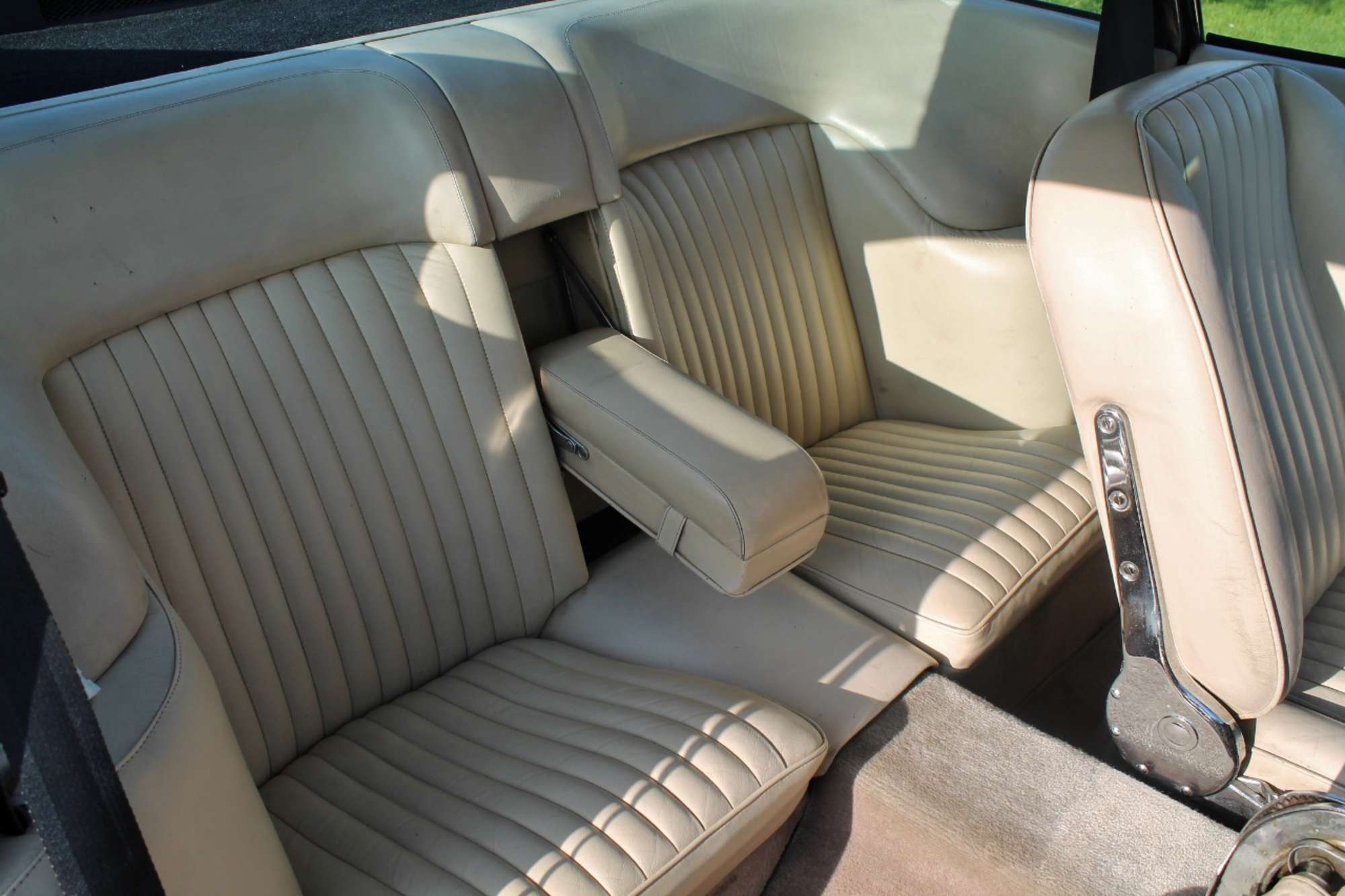 1972 Aston Martin DBS V8-Auction Lot