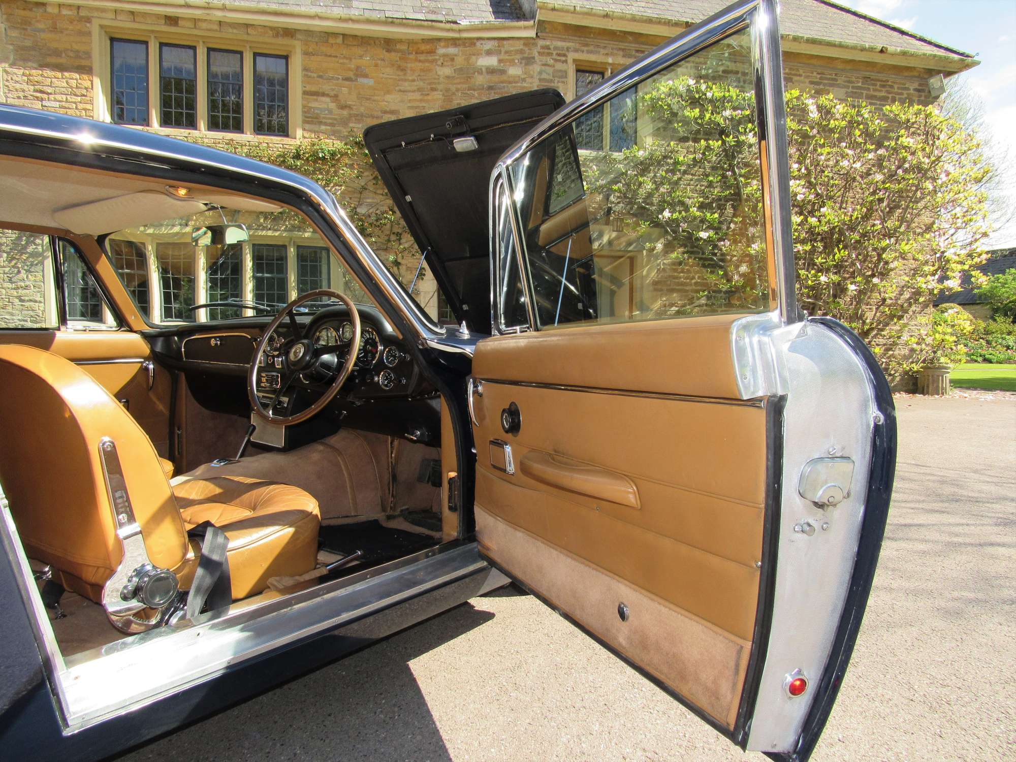 1967 Aston Martin DB6-Auction Lot