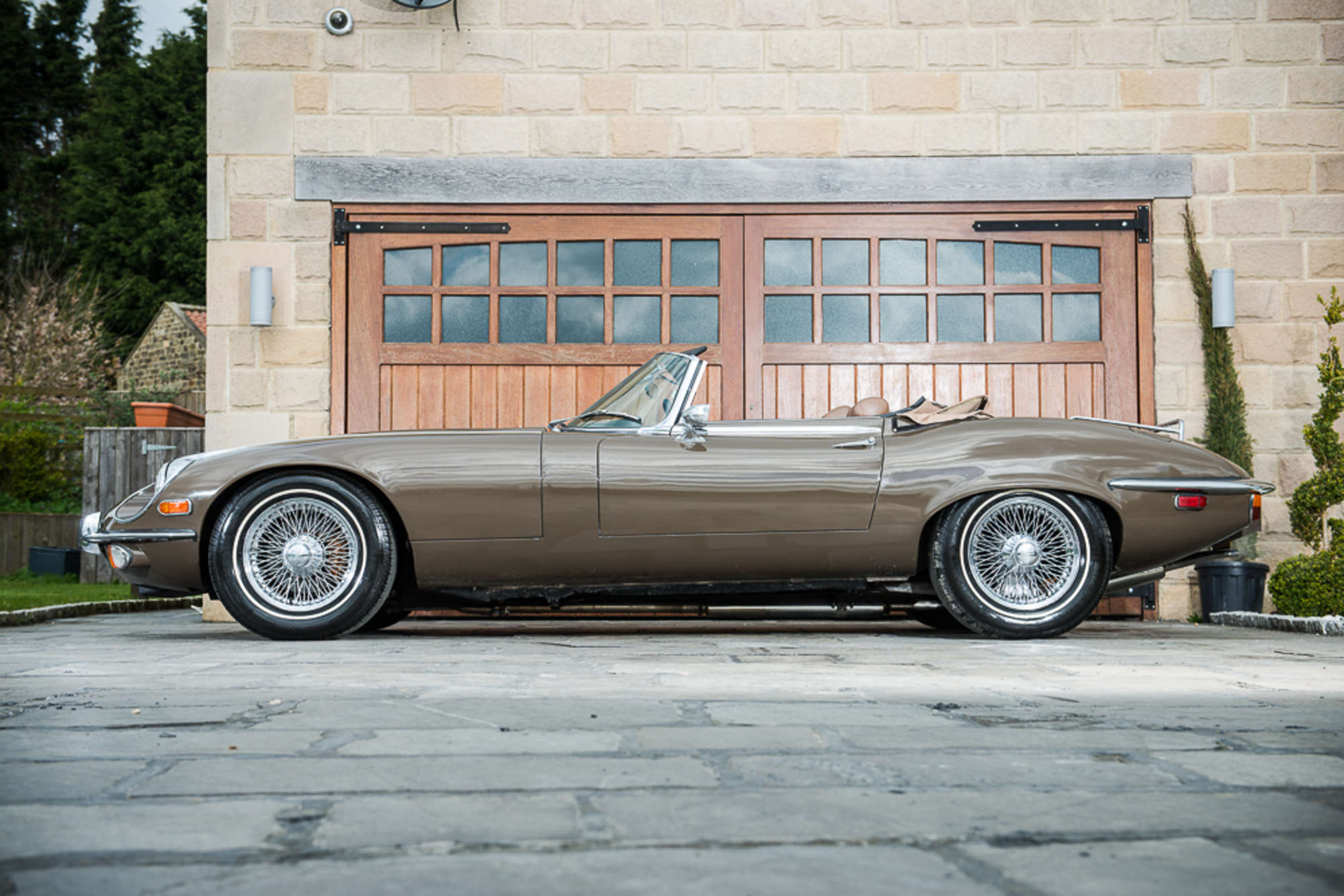 ** RegretfullyWithdrawn ** 1974 Jaguar E-Type Roadster Serie-Auction Lot