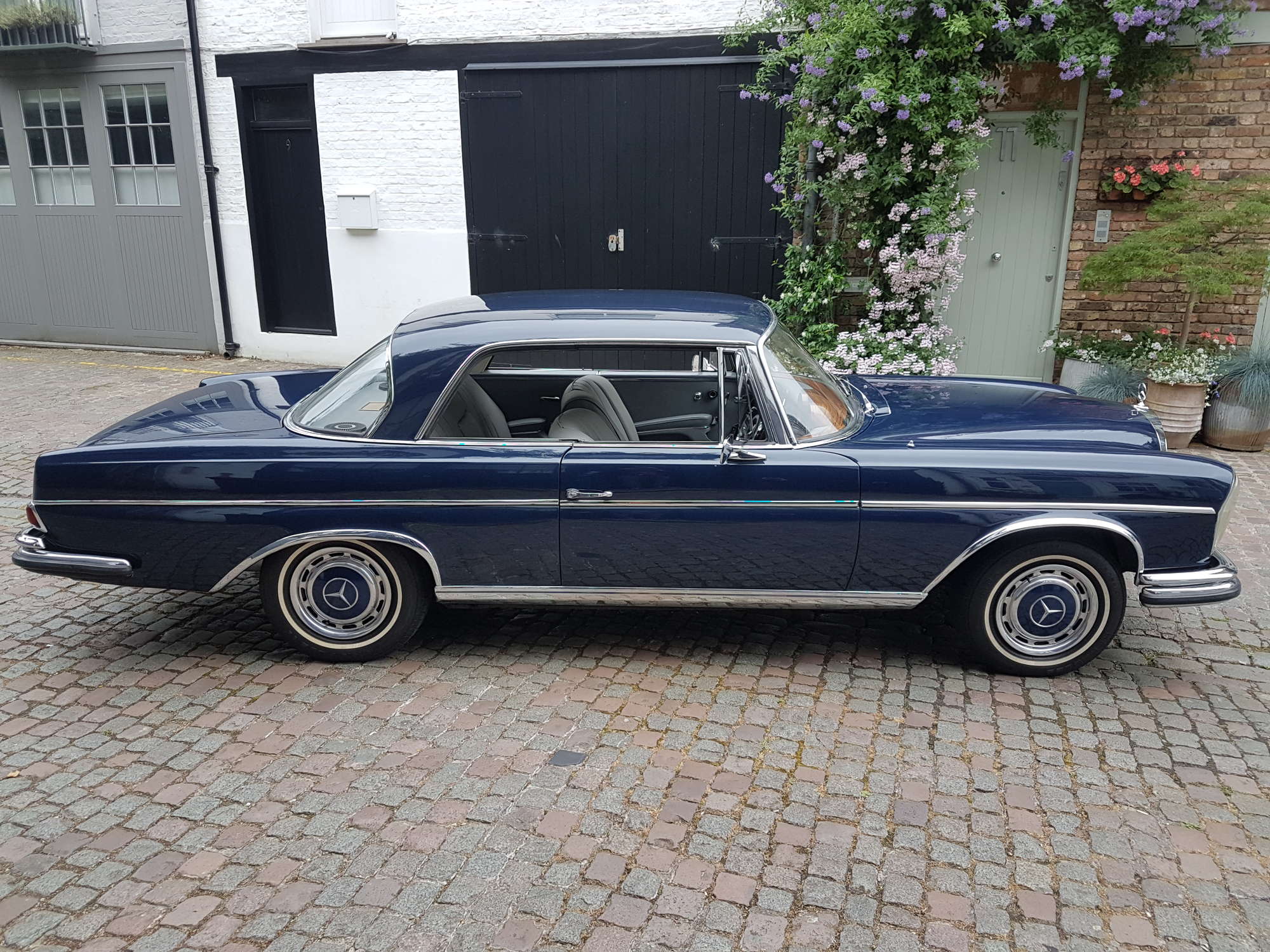 1966 Mercedes-Benz 250SE Coupé-Sold