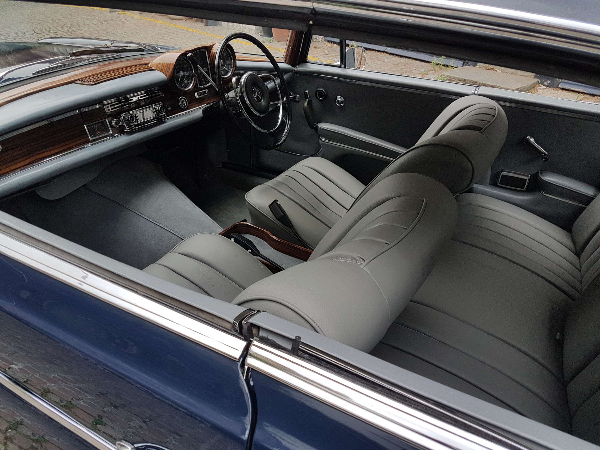 1966 Mercedes-Benz 250SE Coupé-Sold