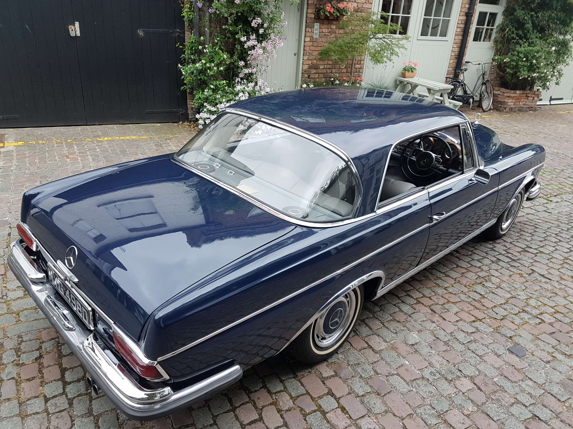 1966 Mercedes-Benz 250SE Coupé-Sold