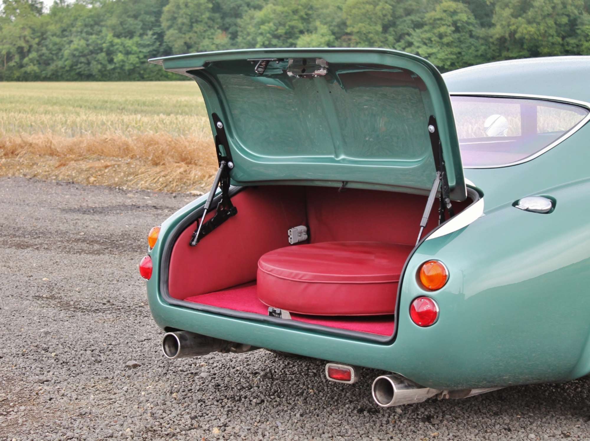 2000 recreation by Evanta Motor Co. resembling an Aston Mart-Auction Lot