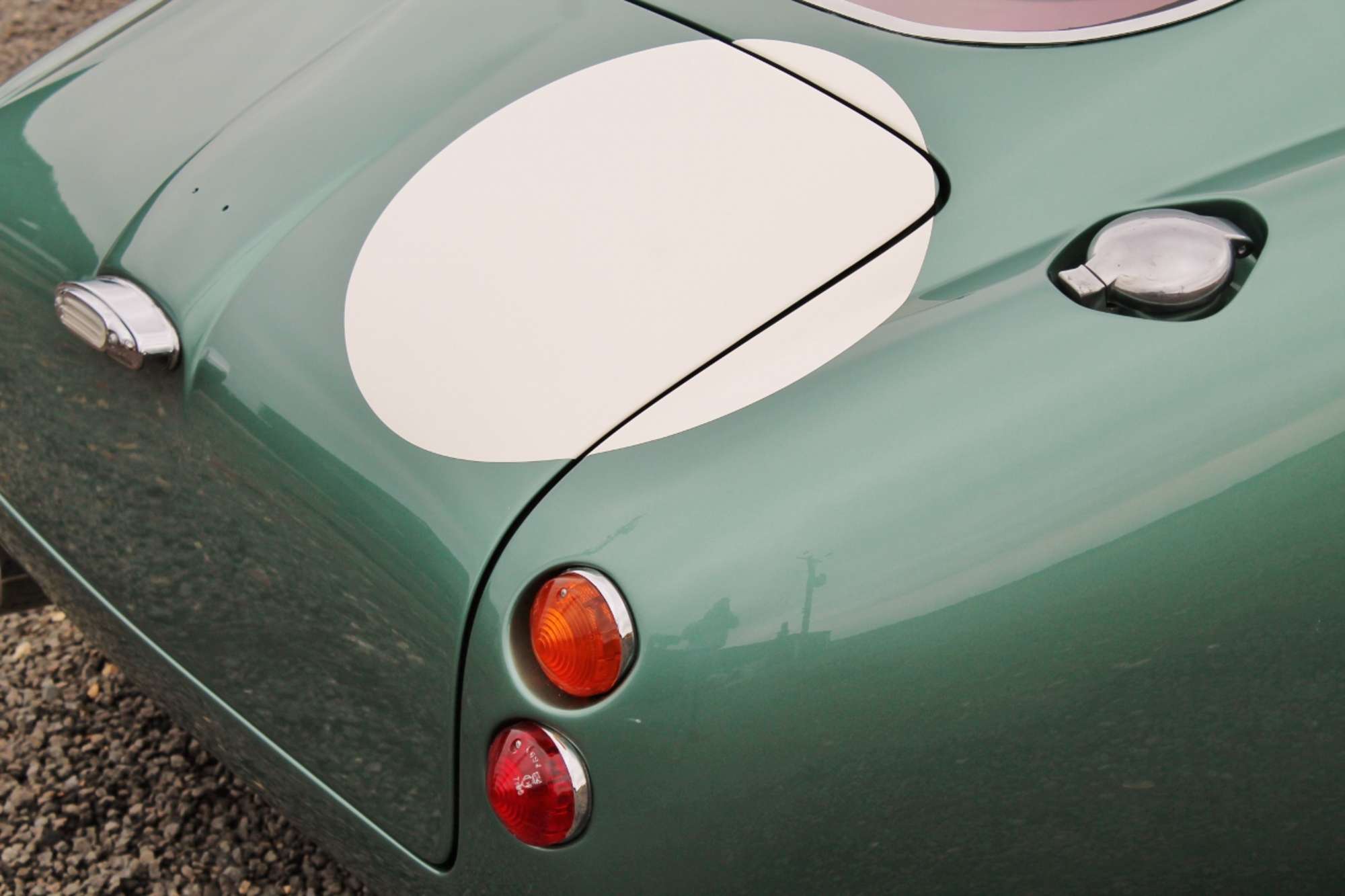 2000 recreation by Evanta Motor Co. resembling an Aston Mart-Auction Lot