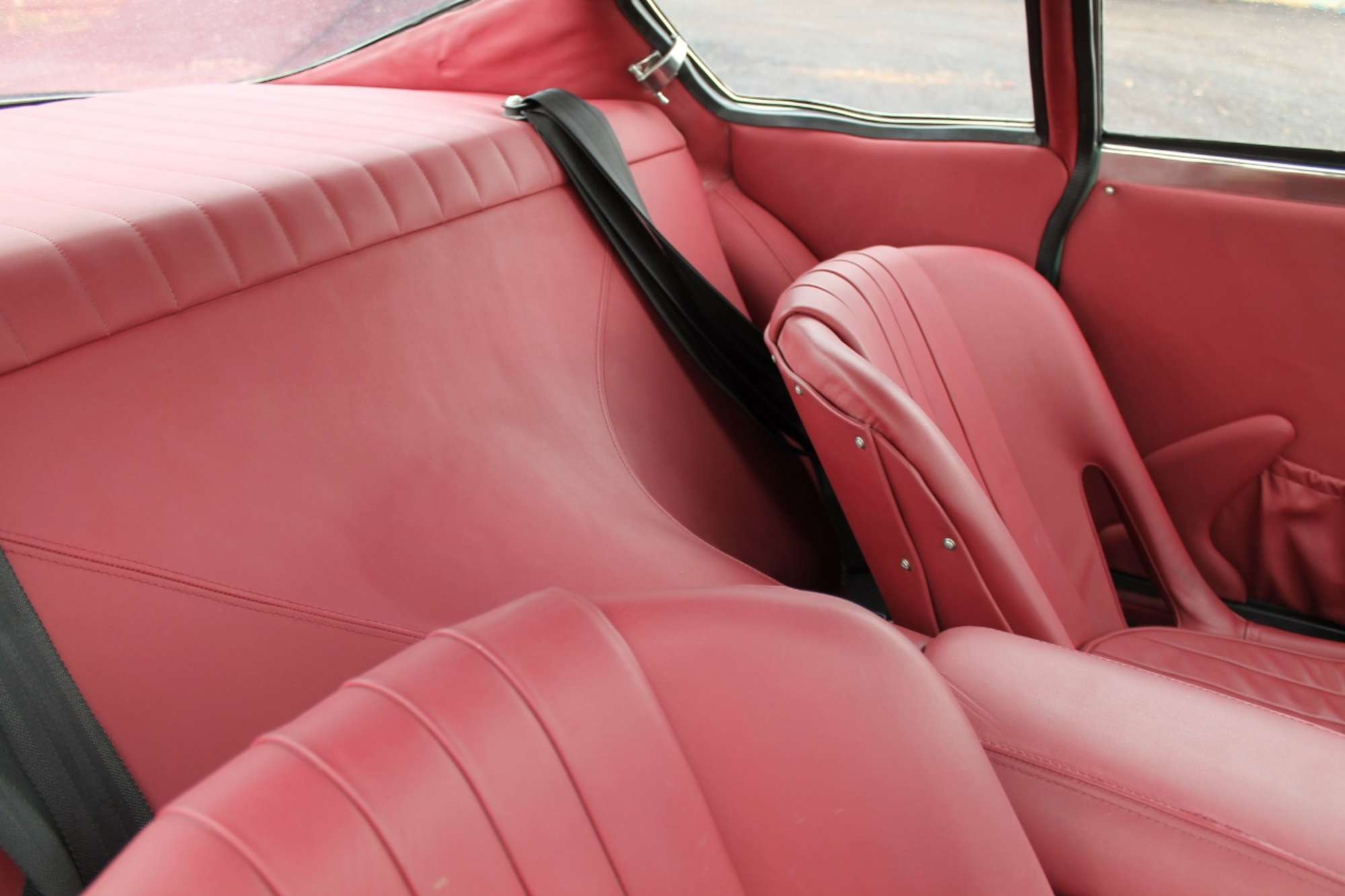 2000 recreation by Evanta Motor Co. resembling an Aston Mart-Auction Lot