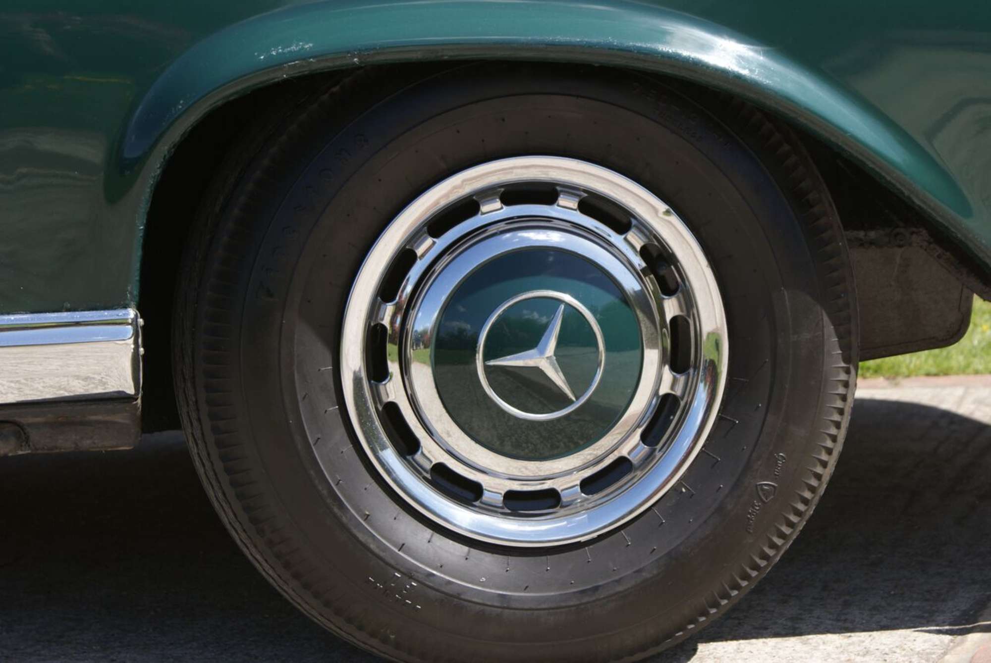 1963 Mercedes-Benz 220SE Cabriolet-Sold