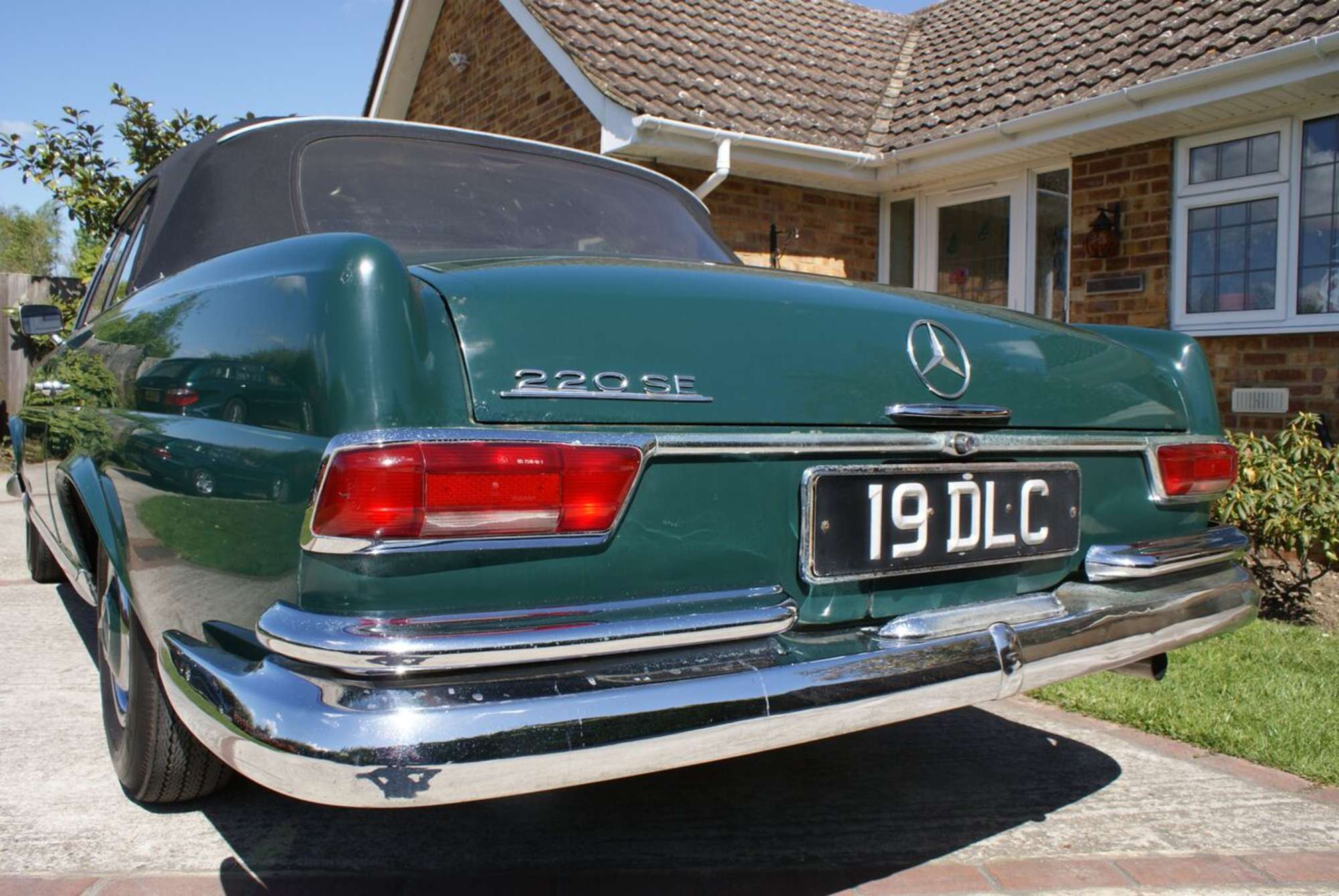 1963 Mercedes-Benz 220SE Cabriolet-Sold