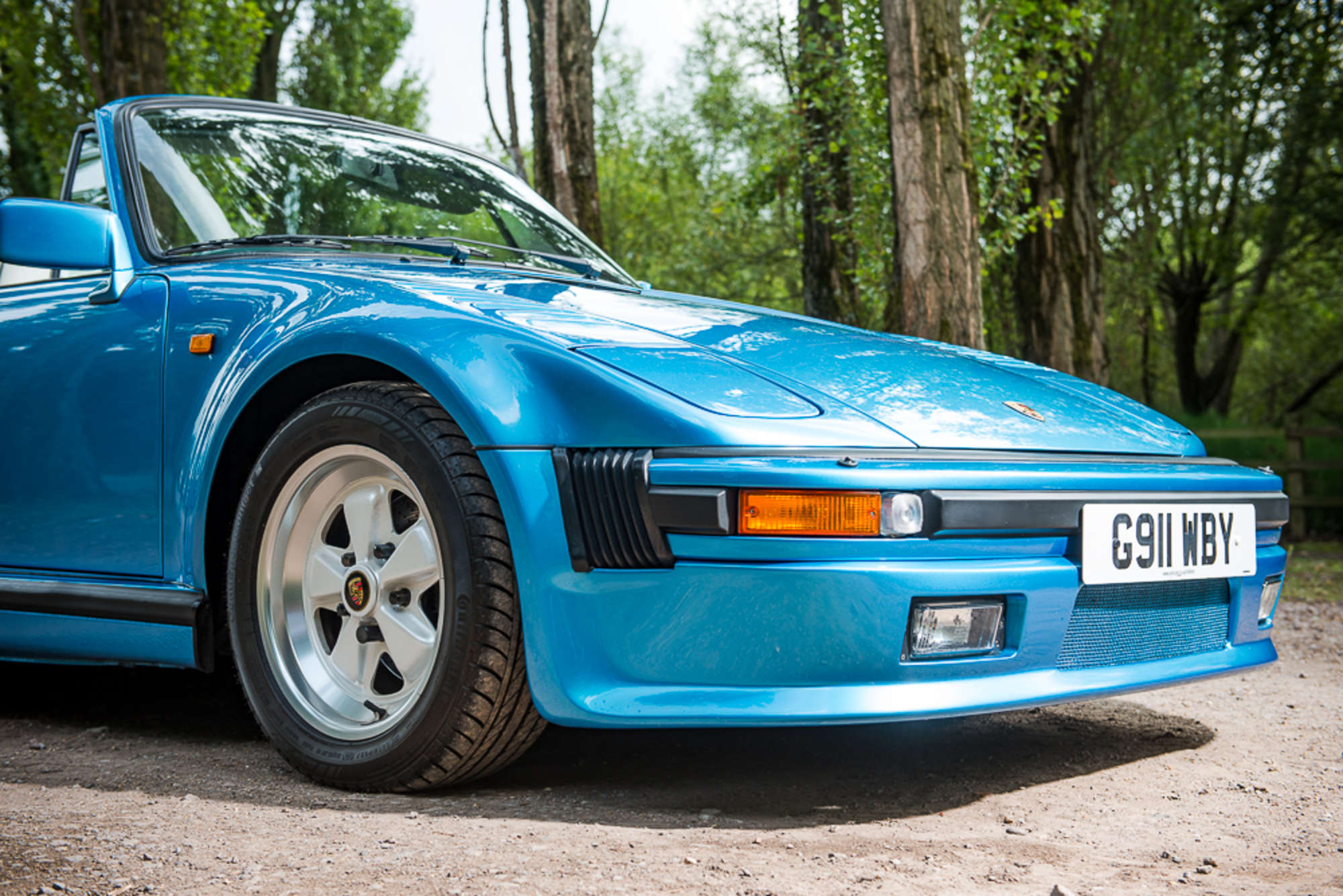 Iconic Auctioneers | 1989 Porsche 911 (930) Turbo SE 'Flat Nose