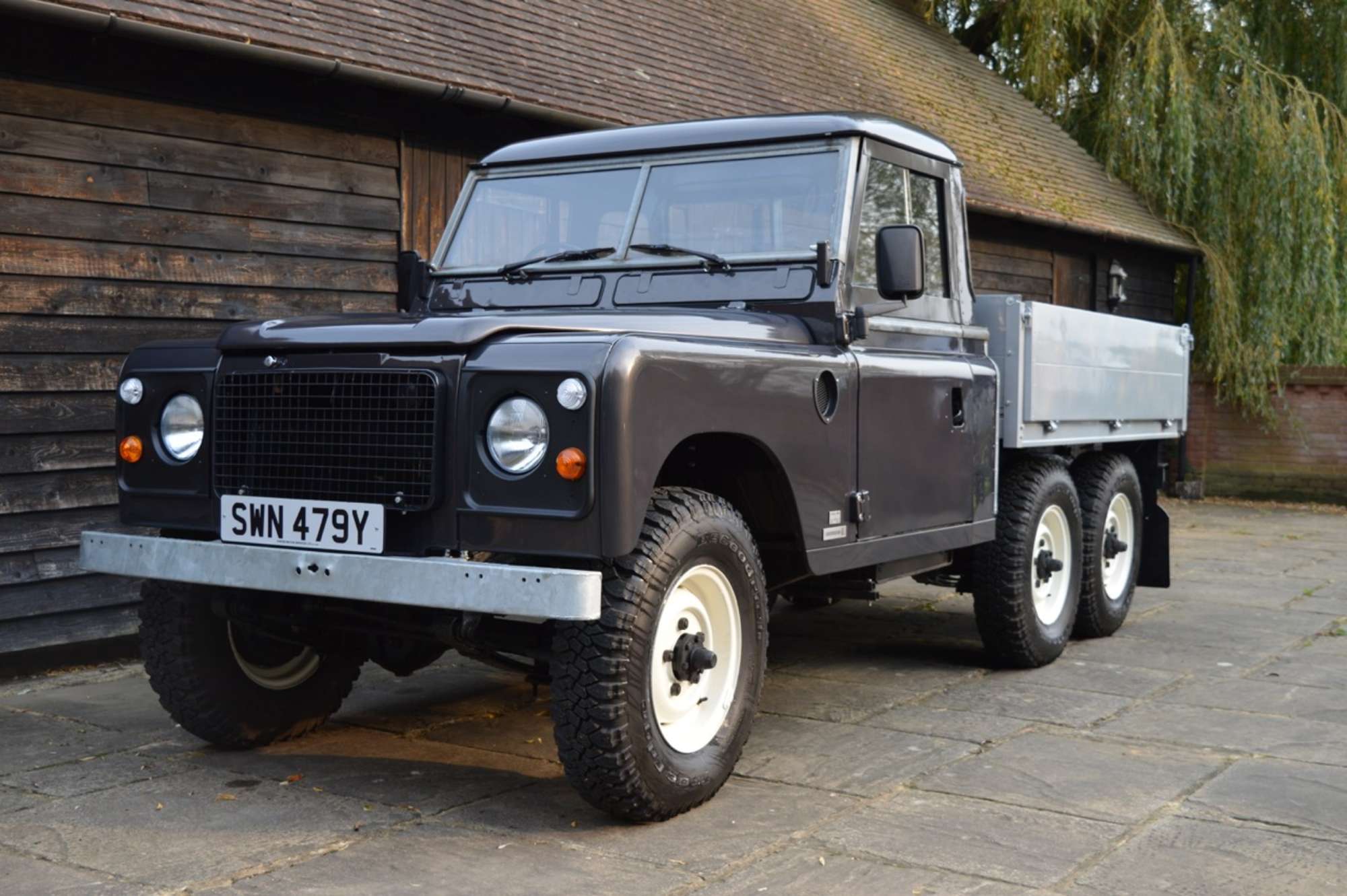 www.iconicauctioneers.com