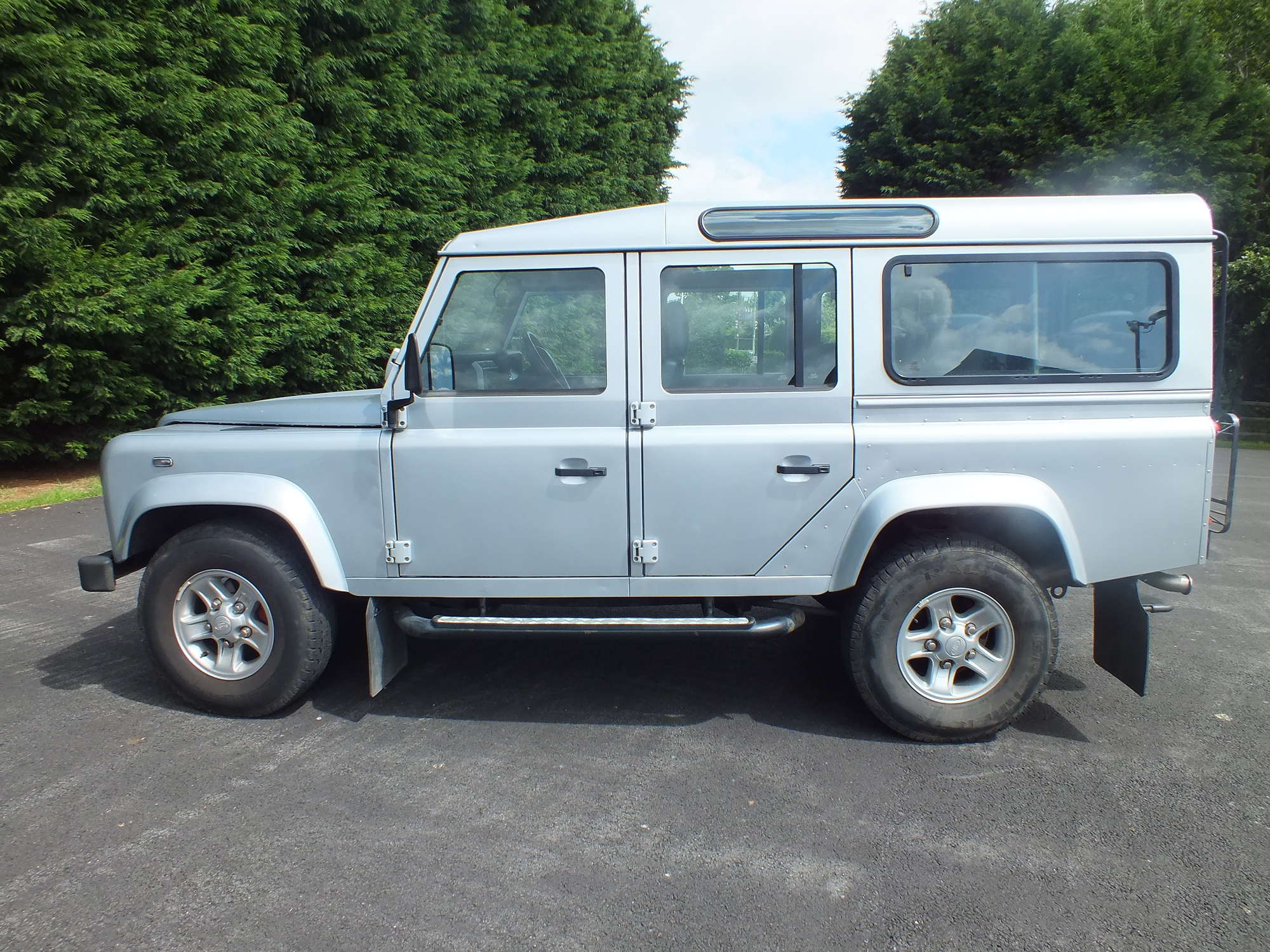 Land Rover Defender 110 TD5 XS-Sold