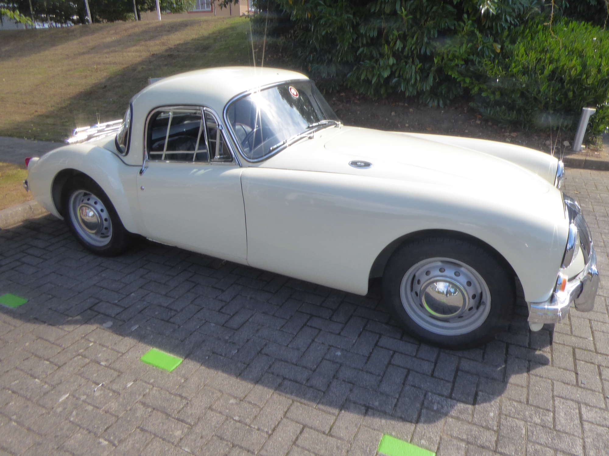 1958 MG MGA 1622 Coupé-Sold