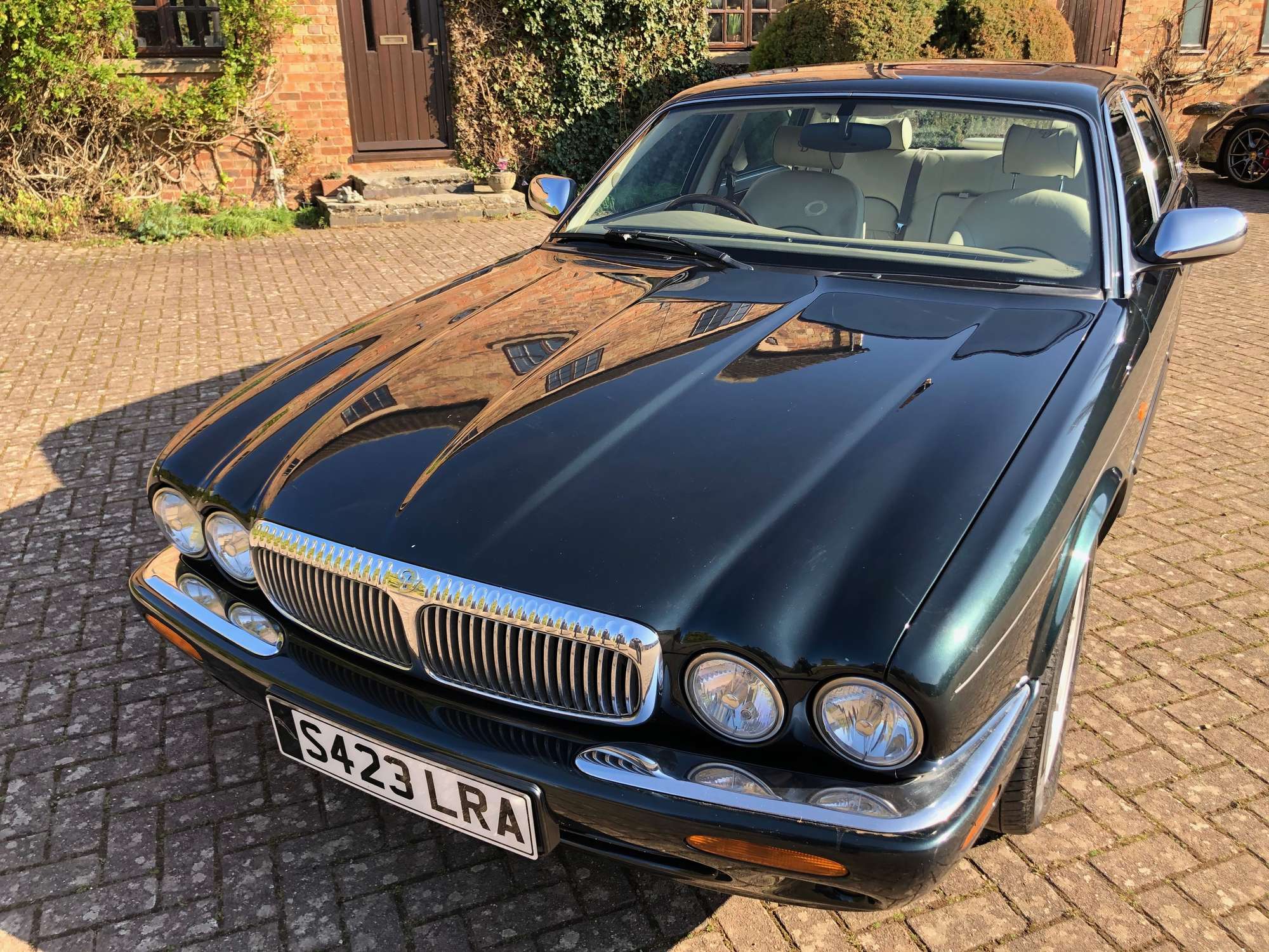 1998 Daimler Super V8 LWB-Sold