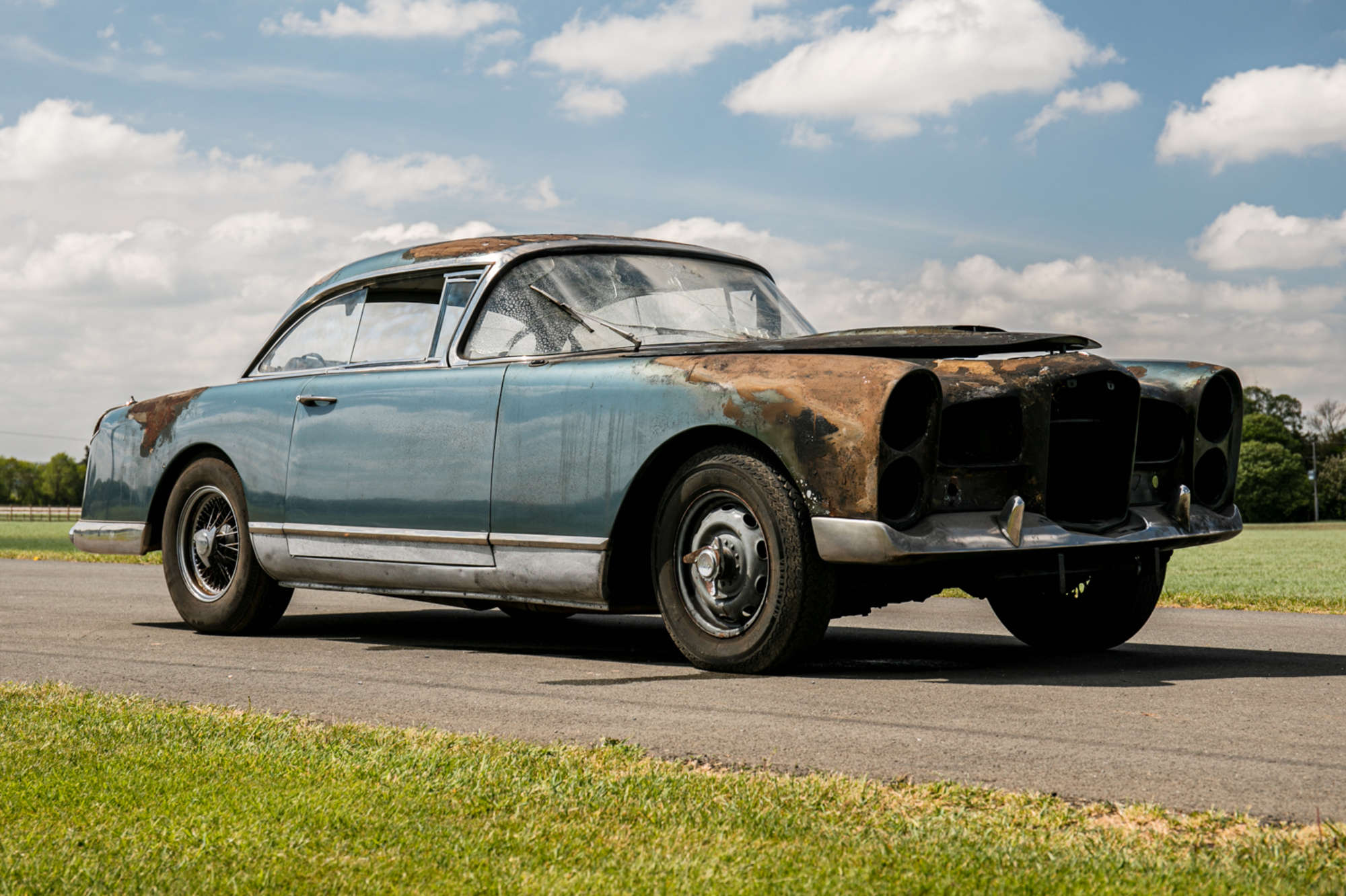 フォルカロル Iconic Auctioneers | 1960 Facel Vega HK500-Sold
