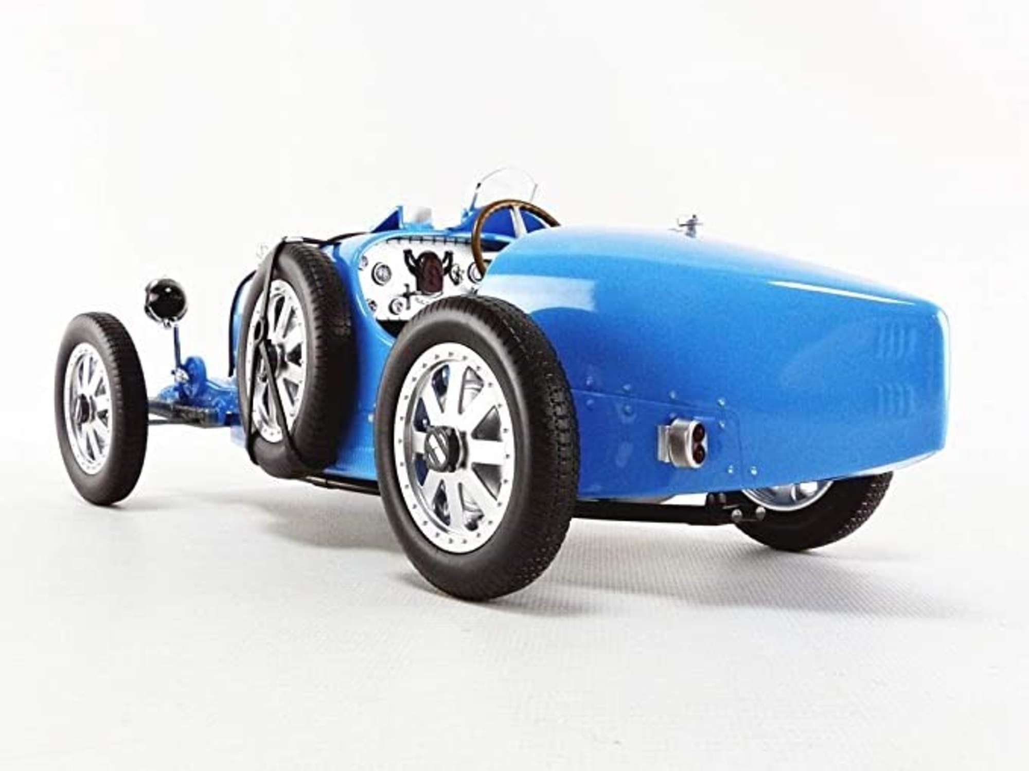 A superb 1/12-scale diecast metal Bugatti Type 35 static mod-Sold
