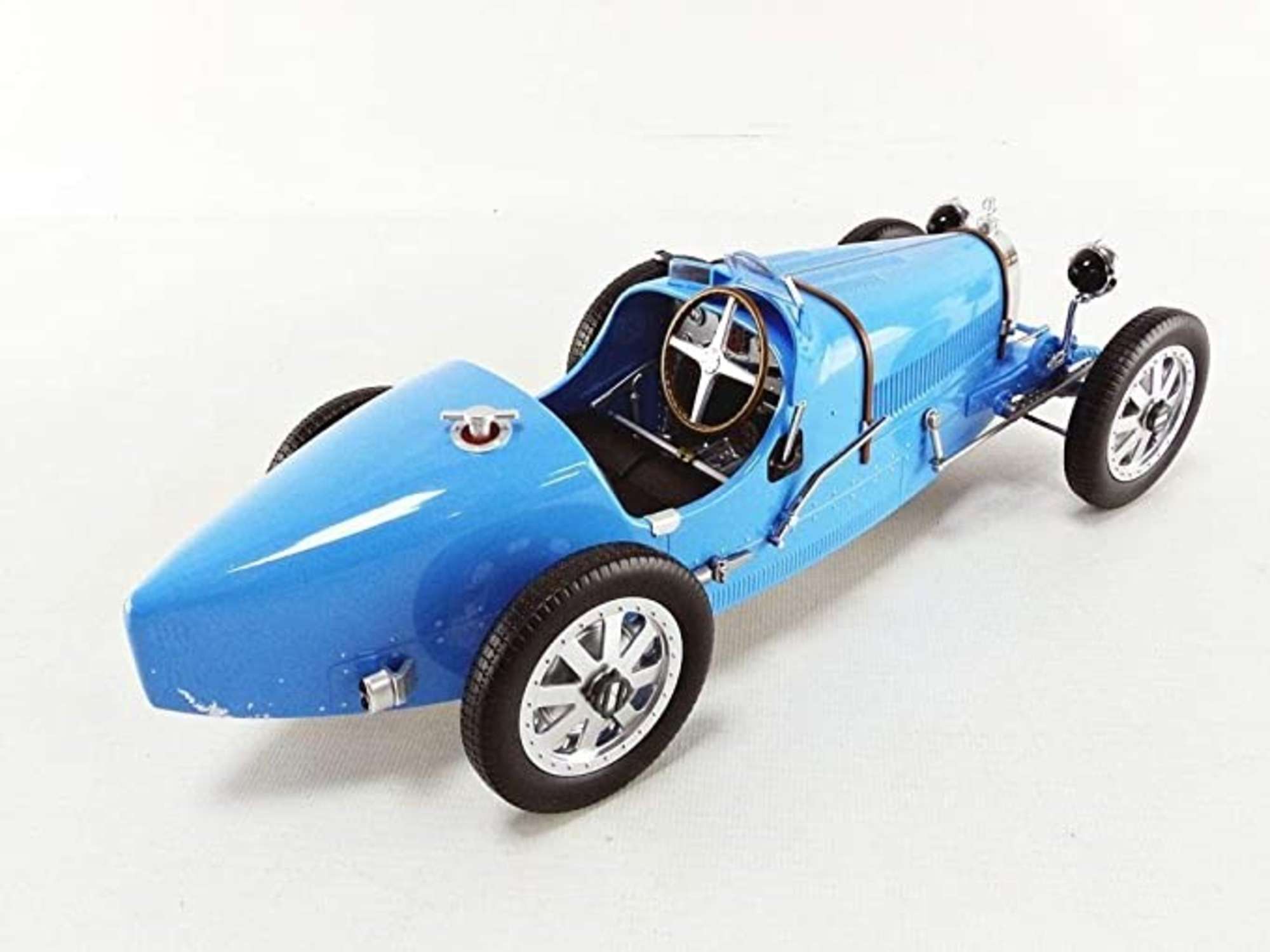 A superb 1/12-scale diecast metal Bugatti Type 35 static mod-Sold