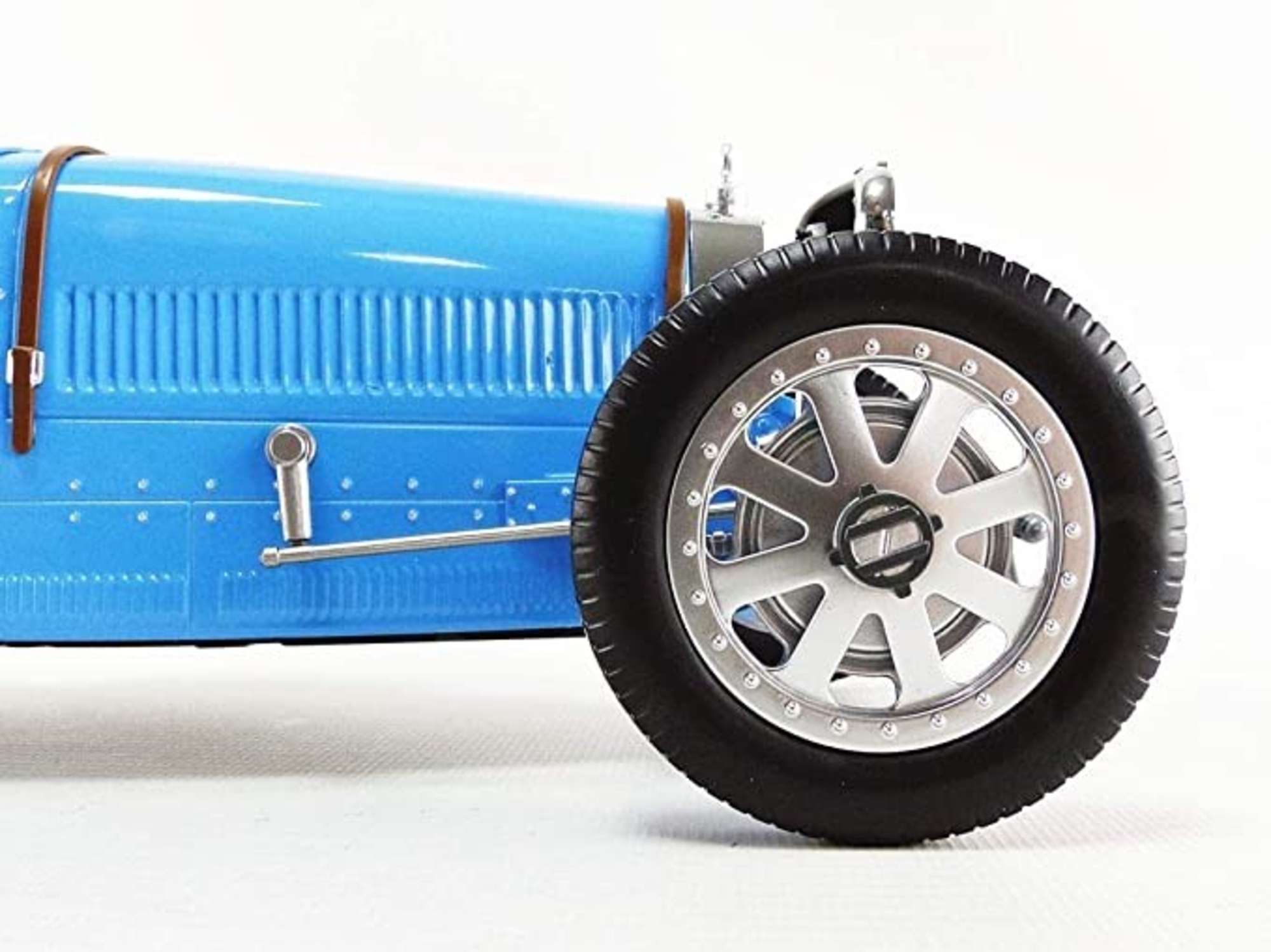 A superb 1/12-scale diecast metal Bugatti Type 35 static mod-Sold
