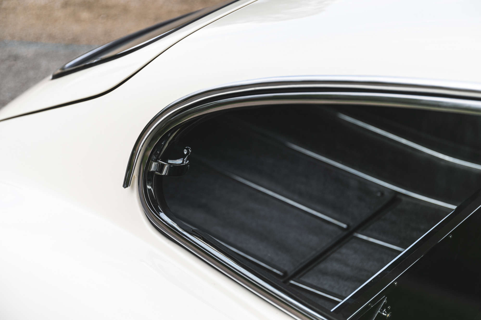 1961 Jaguar E-Type Series 1 3.8 FHC Flat Floor LHD-Auction Lot