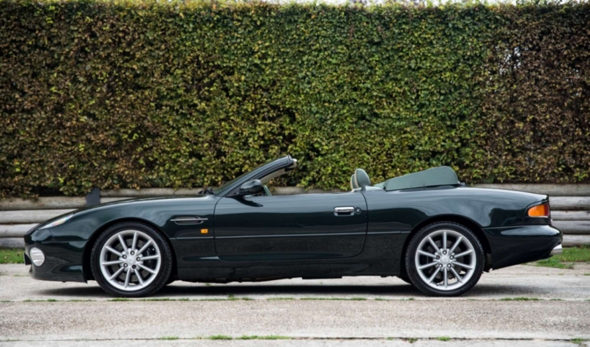 1999 Aston Martin DB7 Vantage Volante-Sold