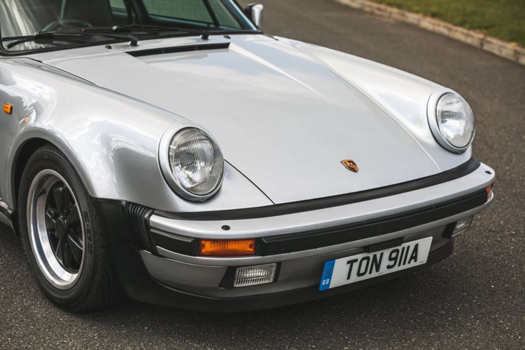 1988 Porsche 911(930) 3.3-litre Turbo (300bhp)-Sold