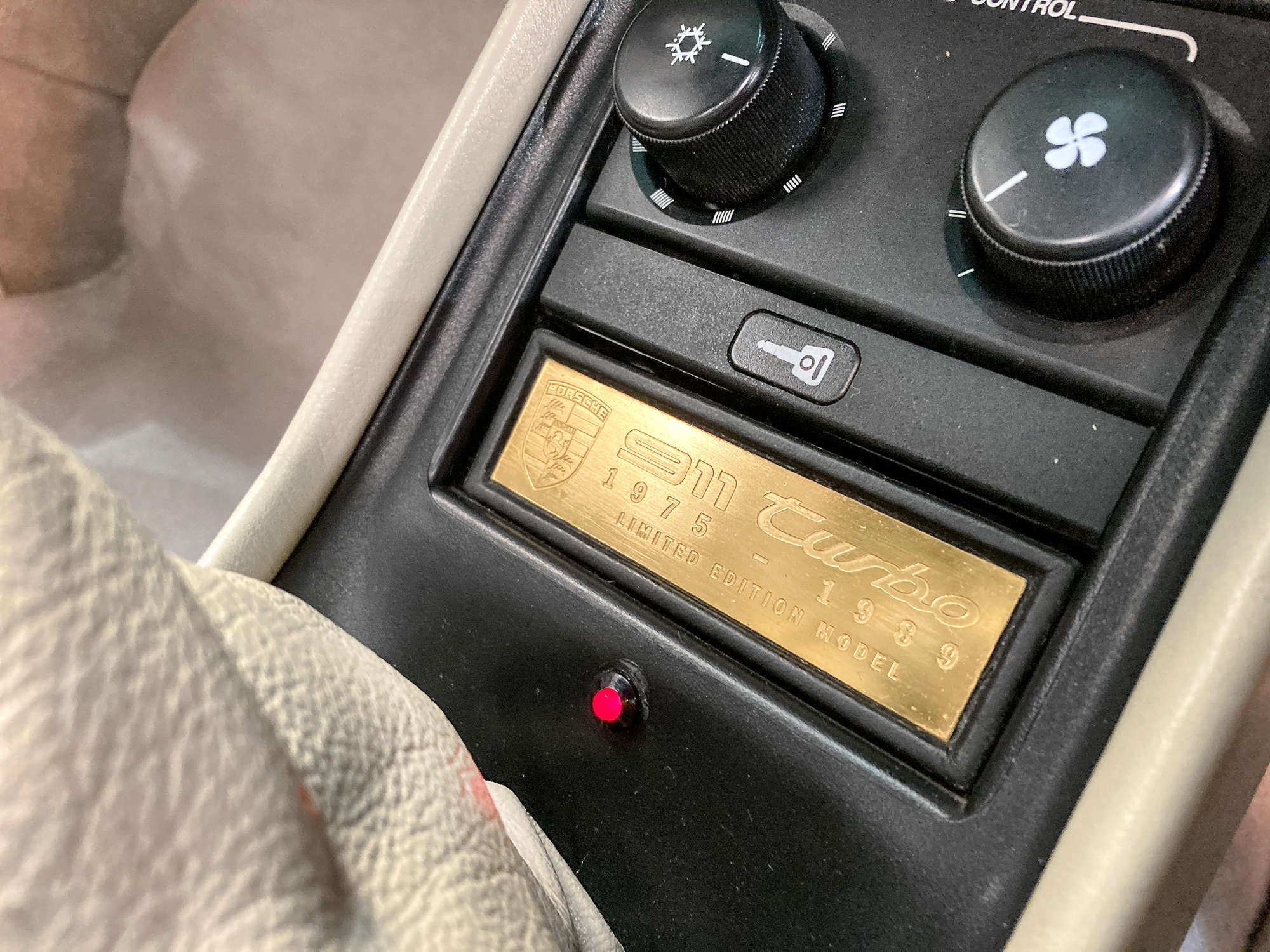 1989 Porsche 911 (930) Turbo LE-Sold