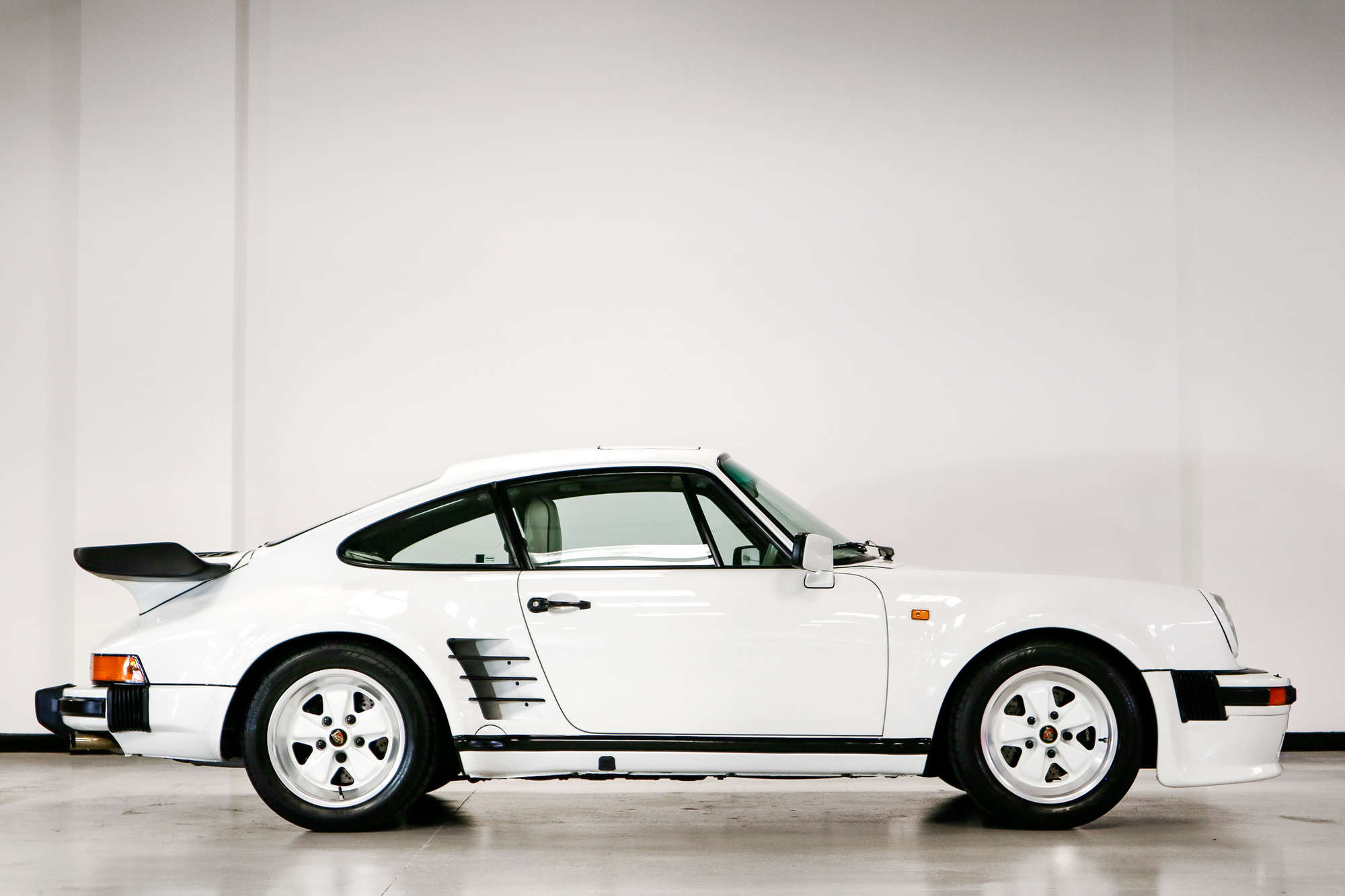 1989 Porsche 911 (930) Turbo LE-Sold