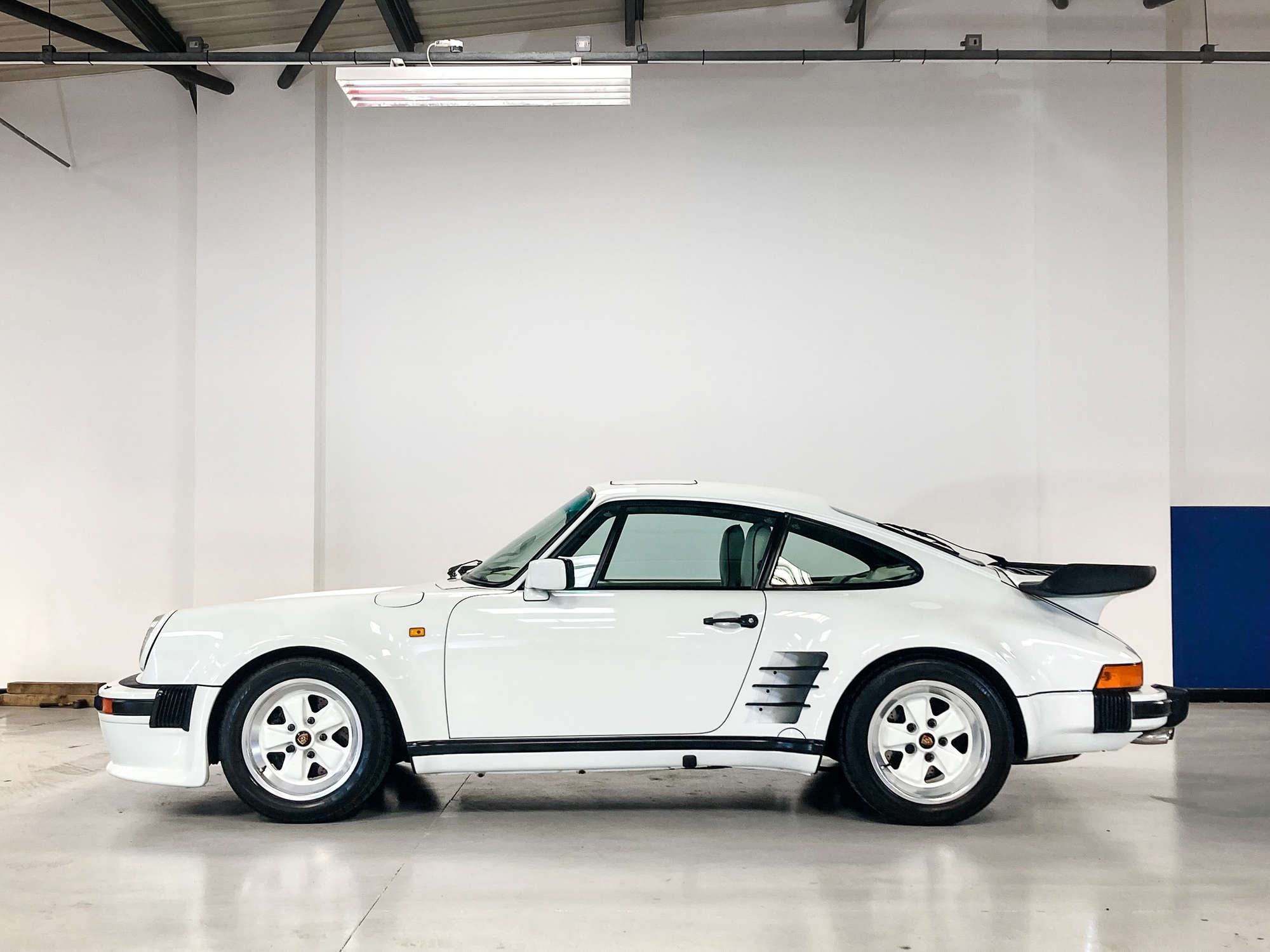 1989 Porsche 911 (930) Turbo LE-Sold