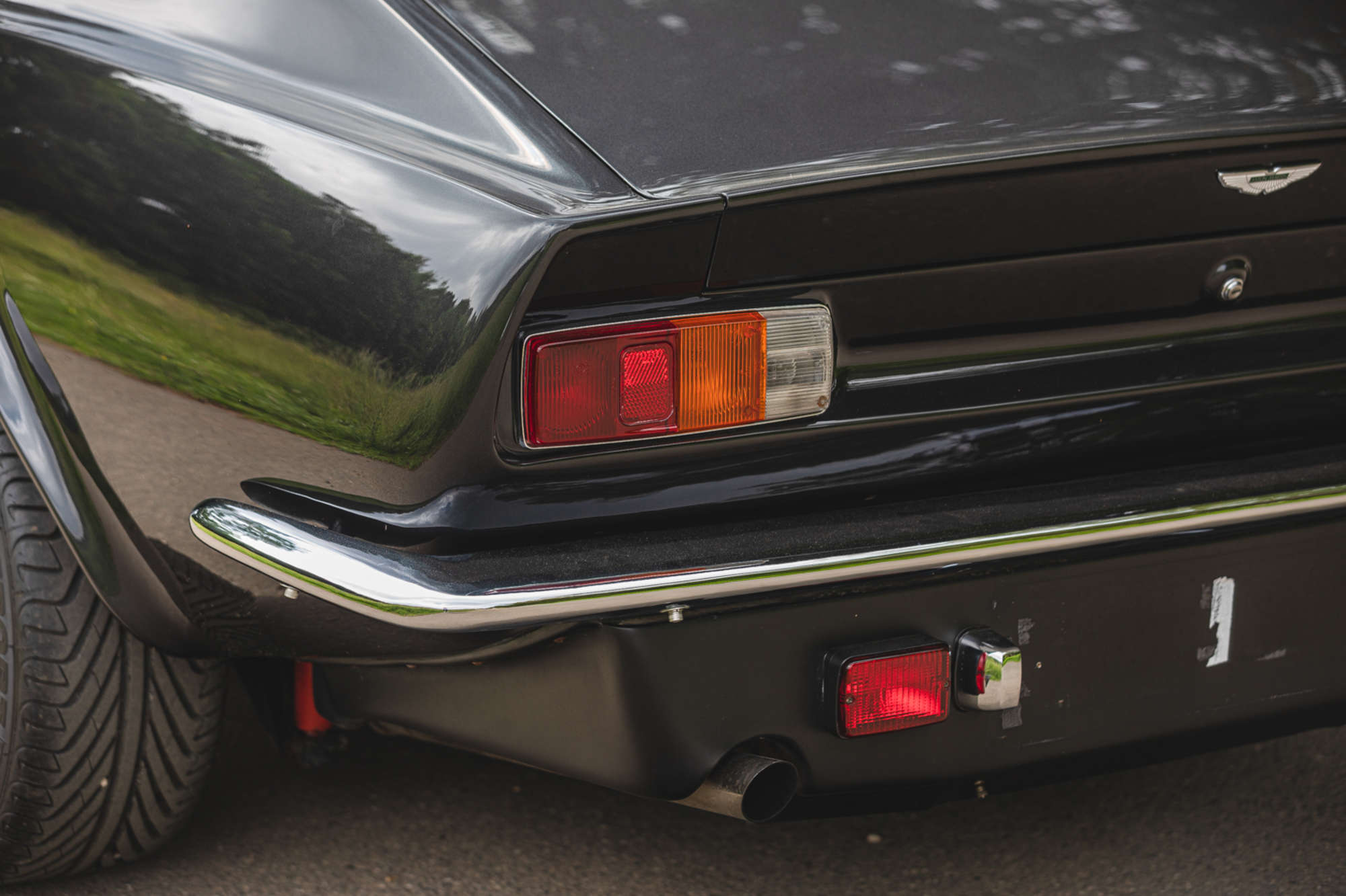 1990 Aston Martin V8 Vantage Coupe X-Pack (Manual)-Auction Lot