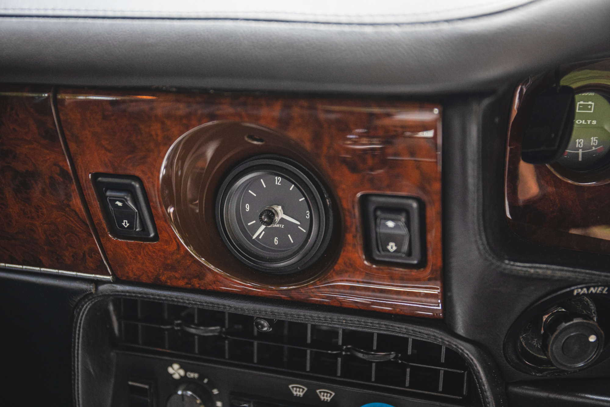 1990 Aston Martin V8 Vantage Coupe X-Pack (Manual)-Auction Lot