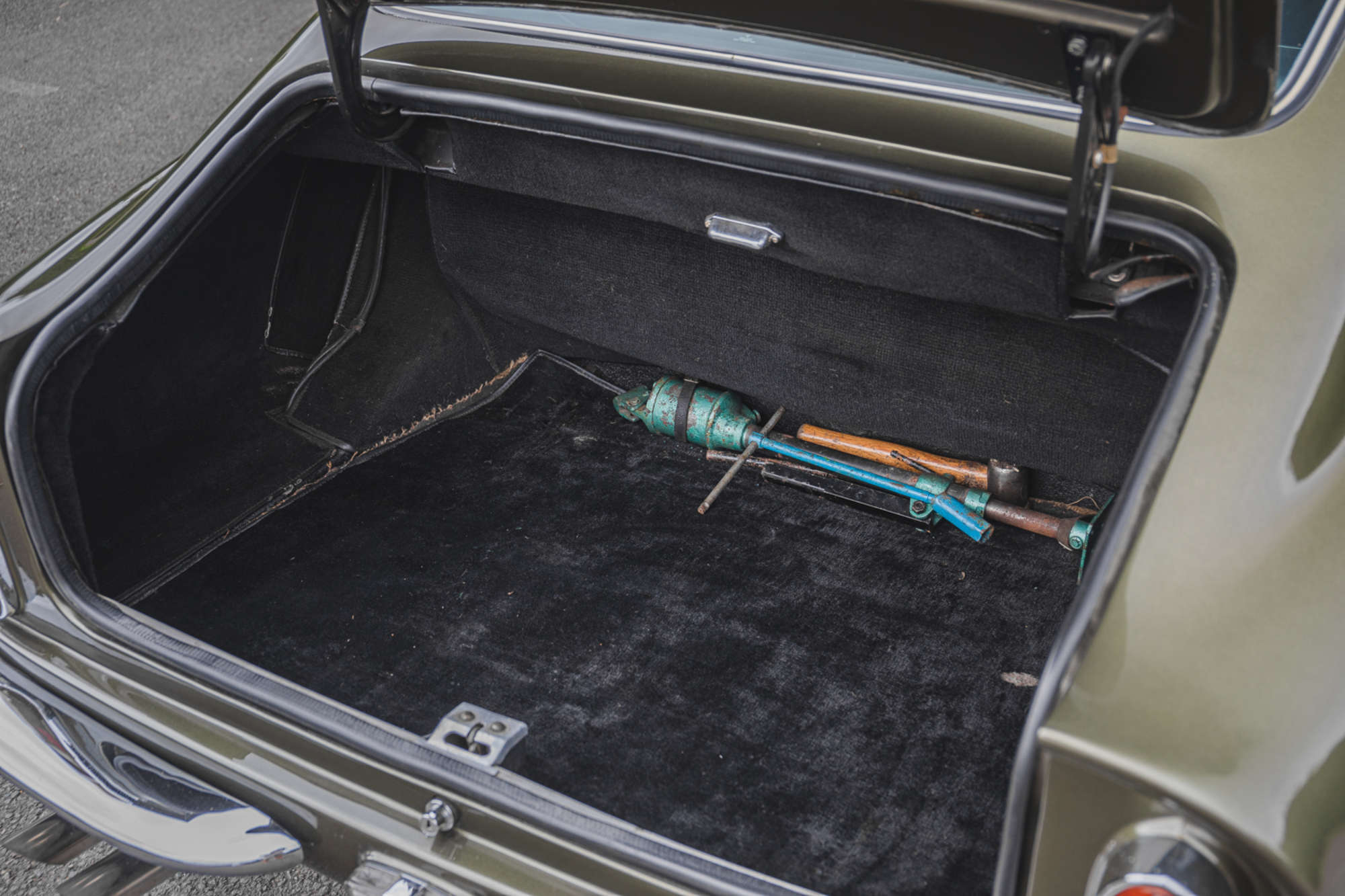 1967 Aston Martin DB6 Vantage-Auction Lot