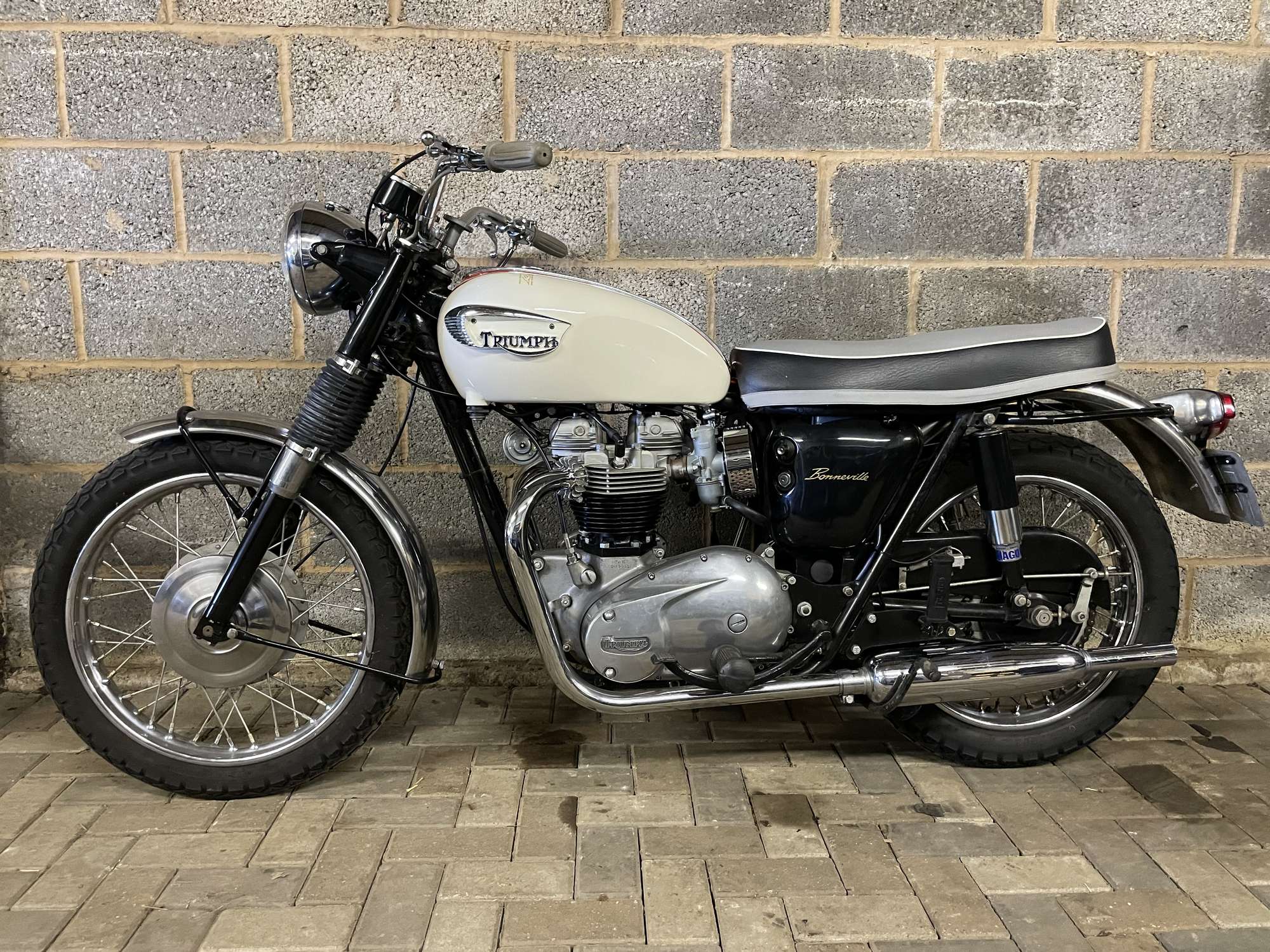 1966 Triumph T120R Bonneville 650cc-Sold