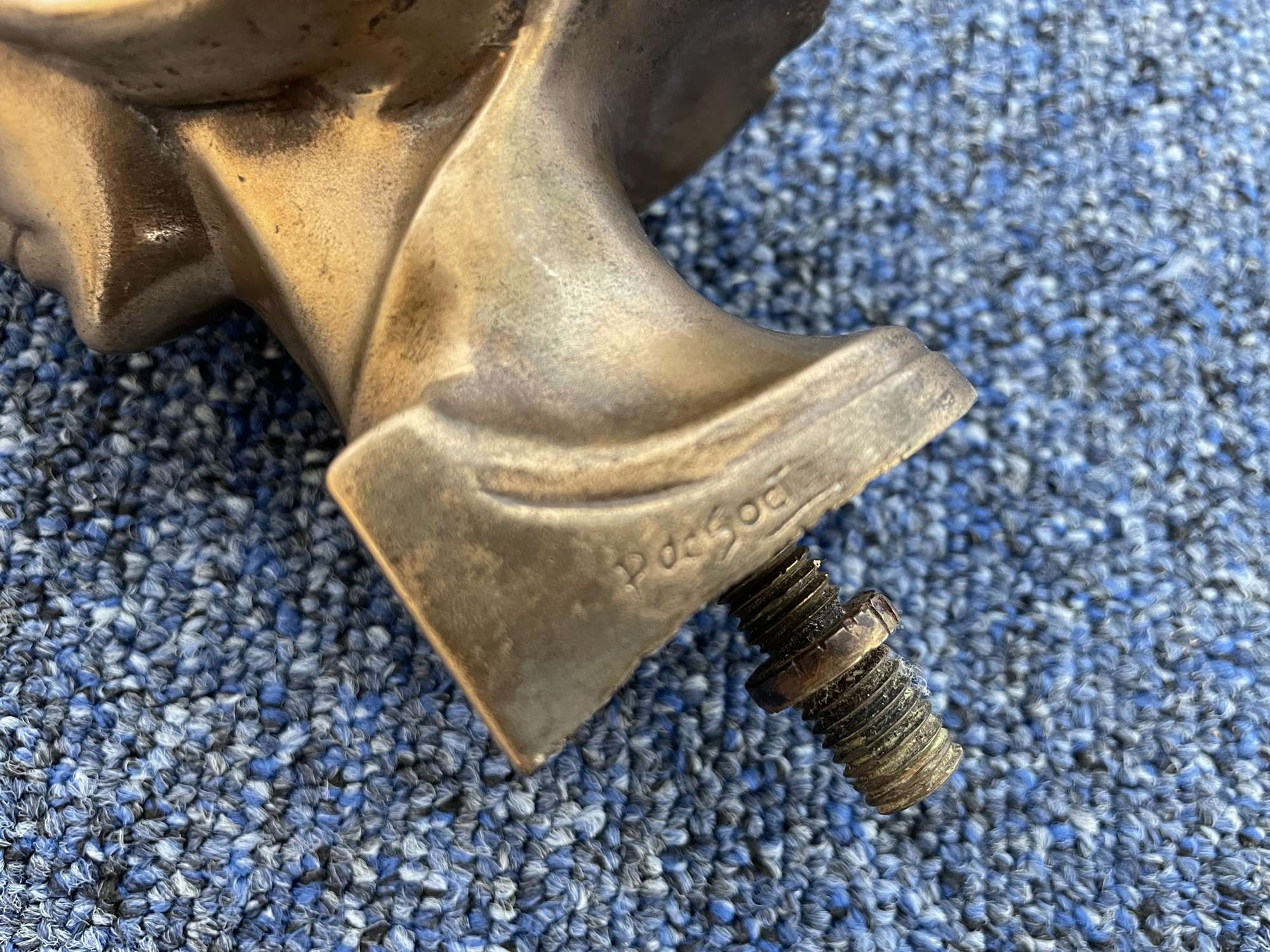 Bonnet Mascot inscribed 