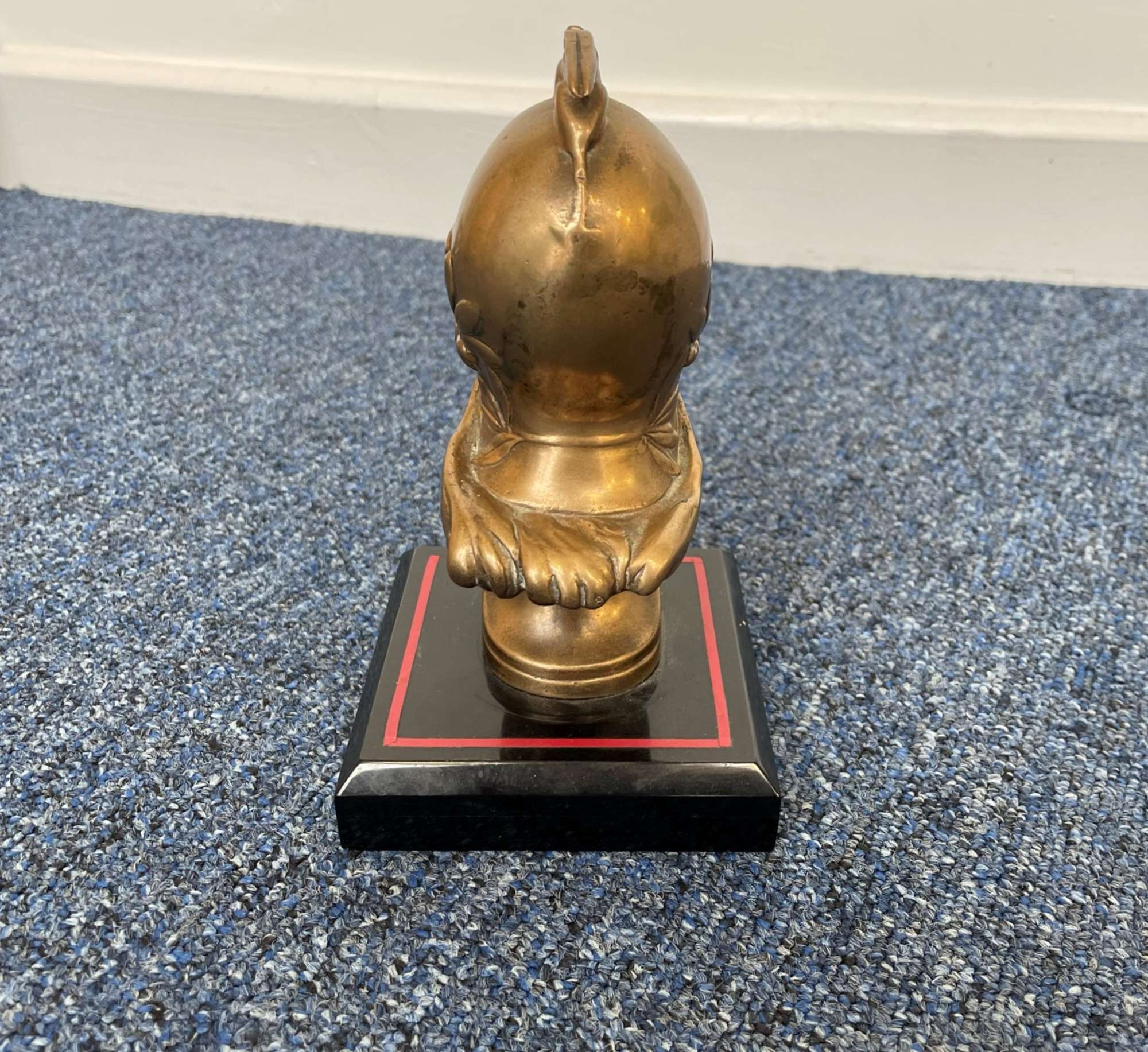 Bonnet Mascot inscribed 