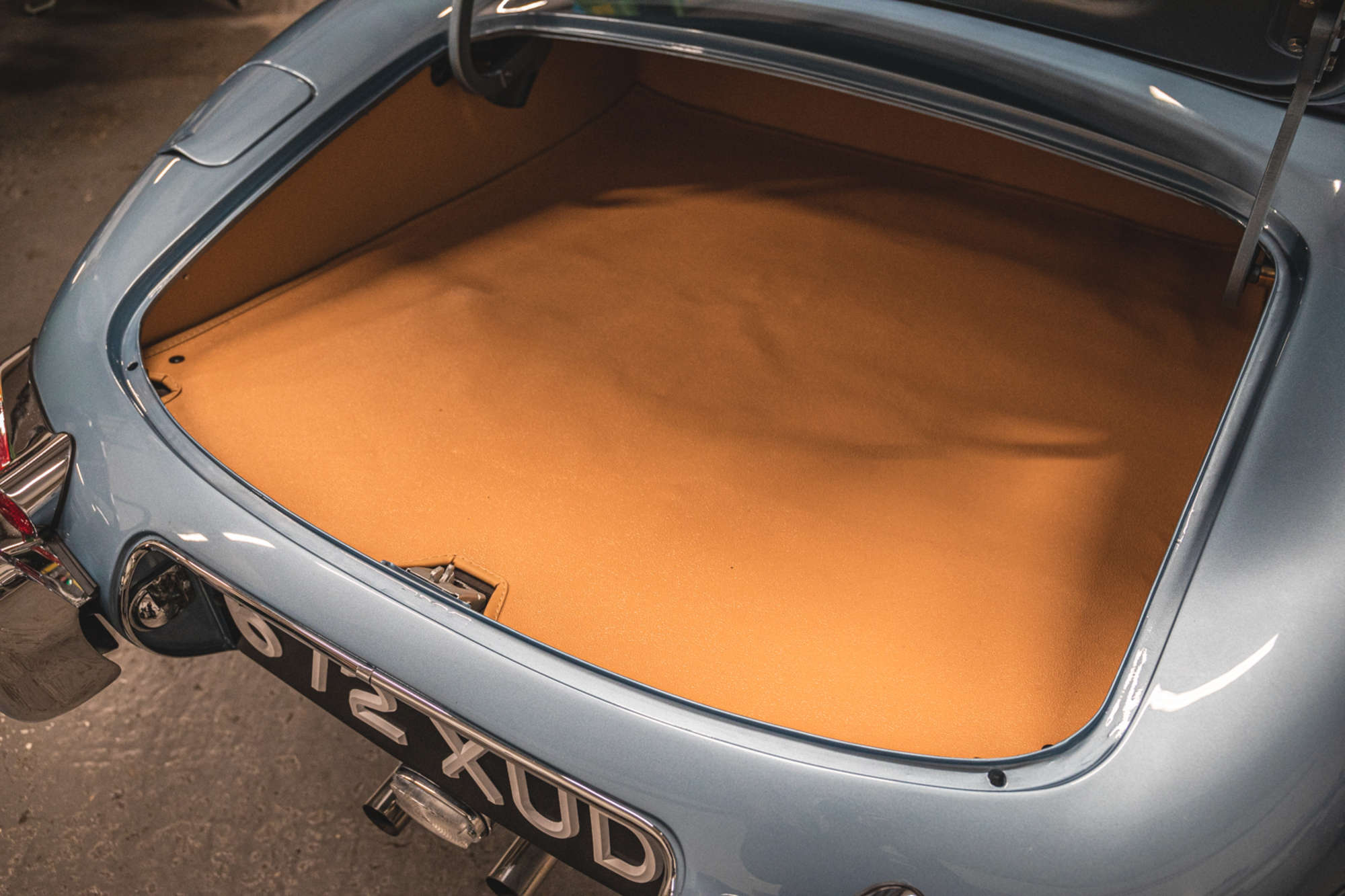 1961 Jaguar E-Type 3.8 Series 1 'Flat Floor' Roadster-Auction Lot