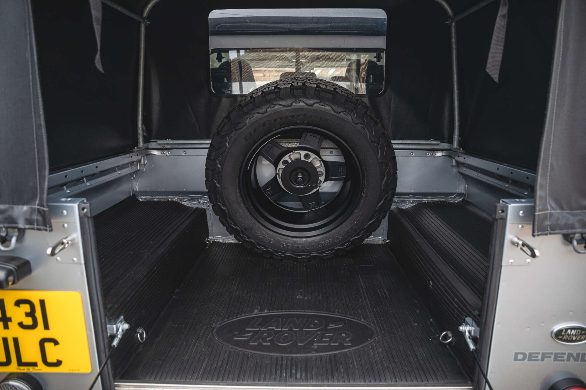 2015 Land Rover Defender 11O XS -Auction Lot