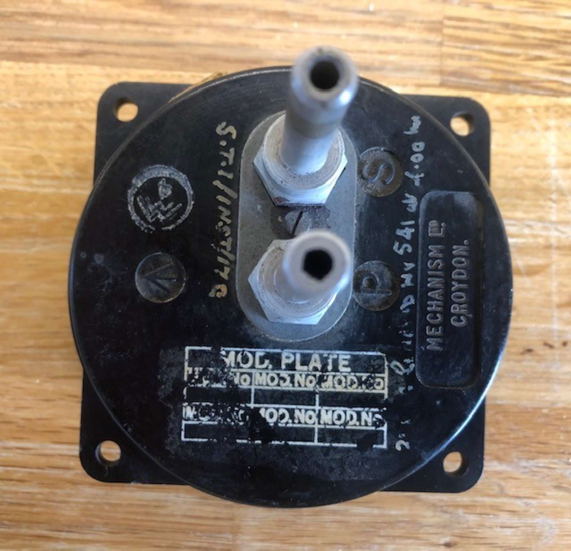 An original WWII Supermarine Spitfire 490 Knots airspeed ind-Sold