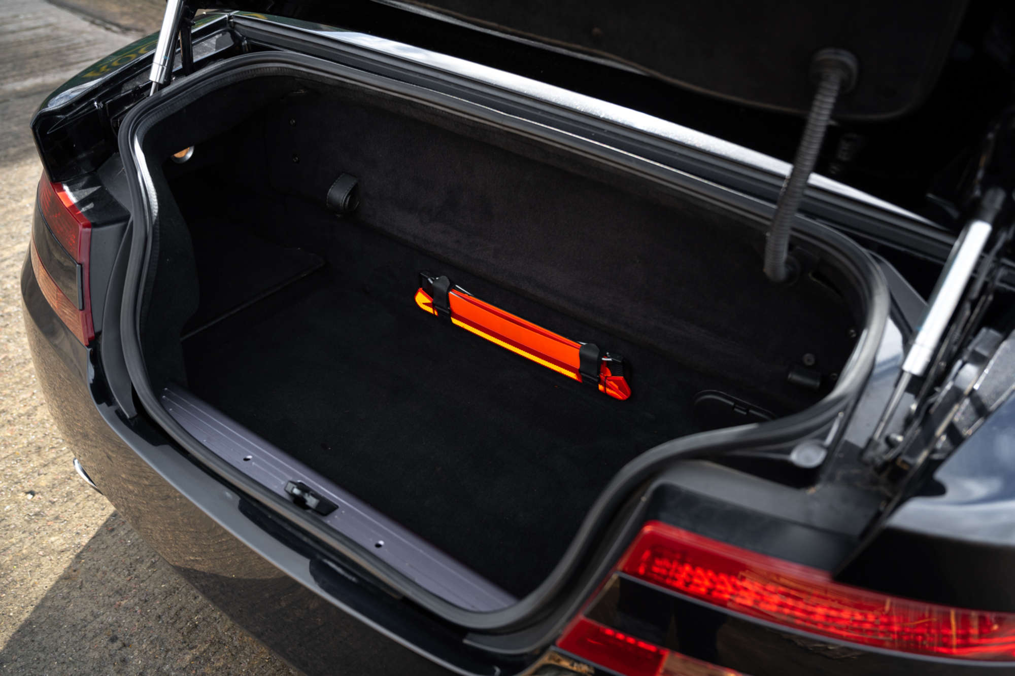 2006 Aston Martin DB9 Volante-Auction Lot