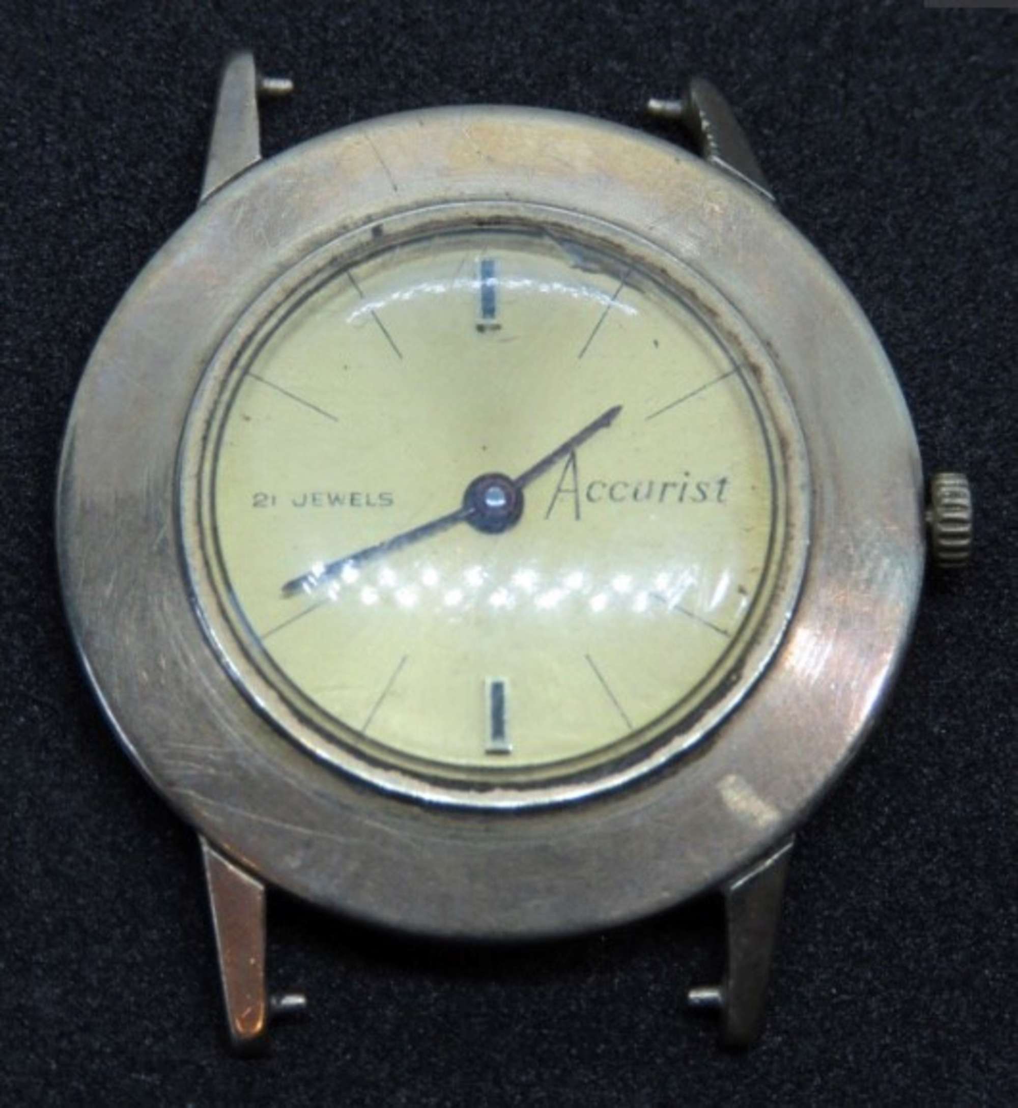 A rare vintage 1970s 9ct gold 'flying saucer' Accurist wrist-Auction Lot