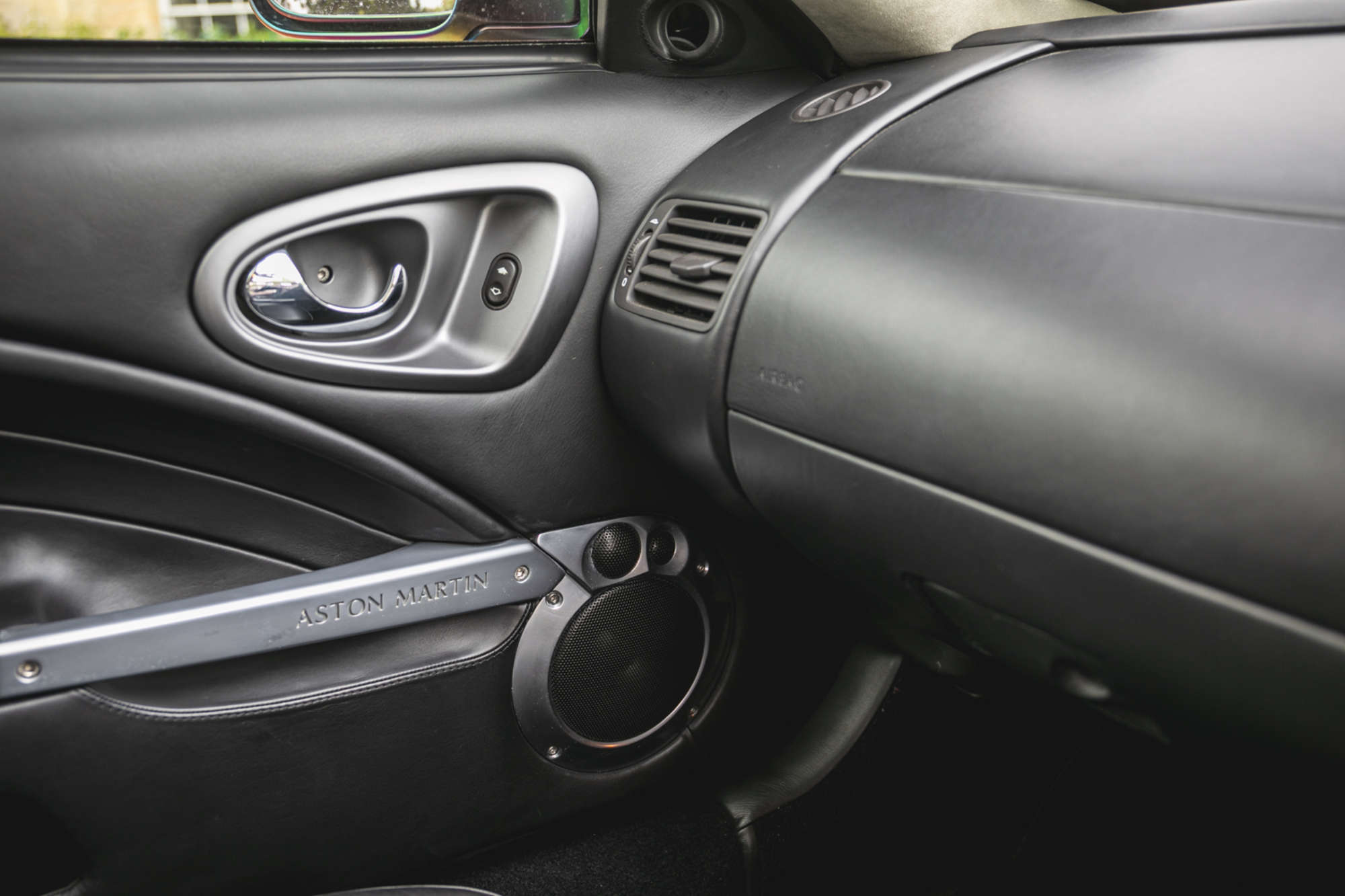 2005 Aston Martin Vanquish S 2+2-Auction Lot