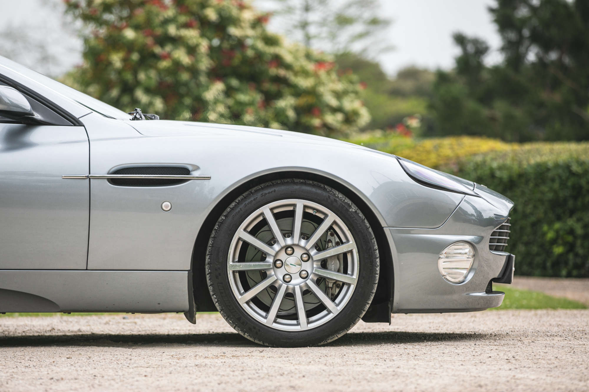 2005 Aston Martin Vanquish S 2+2-Auction Lot