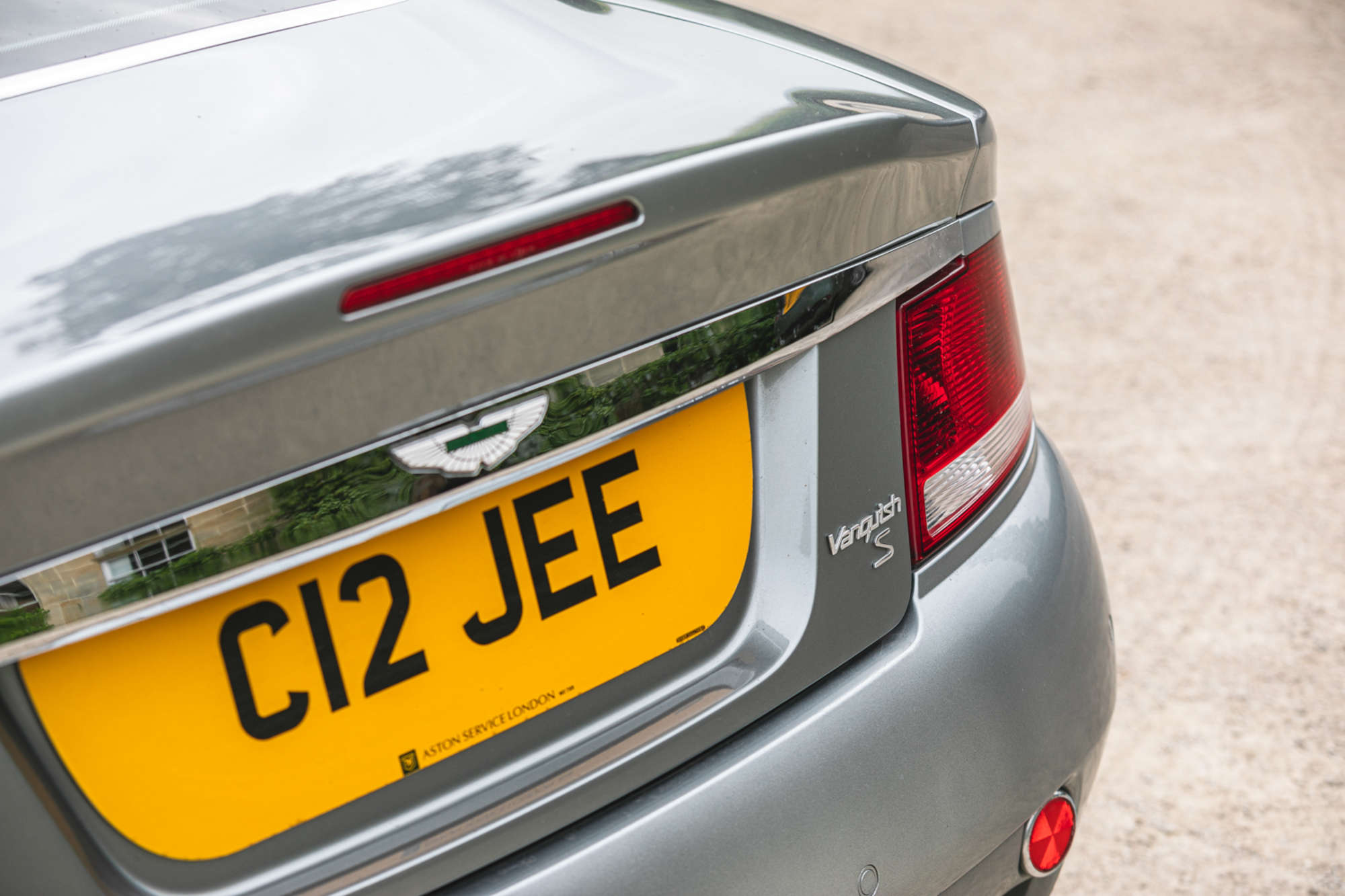 2005 Aston Martin Vanquish S 2+2-Auction Lot