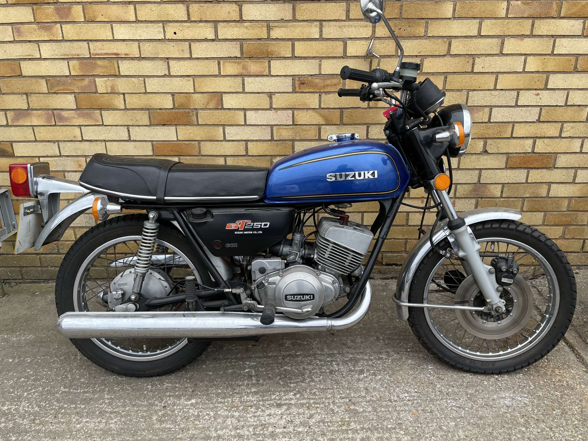 Iconic Auctioneers | 1977 Suzuki GT250 B 250 247cc-Sold