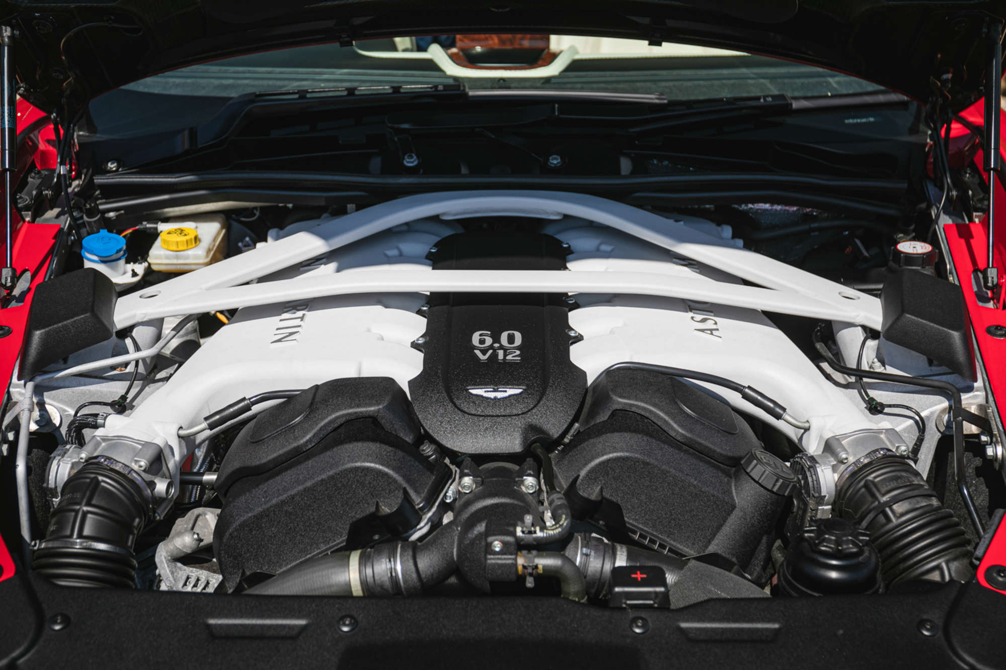 2014 Aston Martin Vanquish V12 Volante-Auction Lot