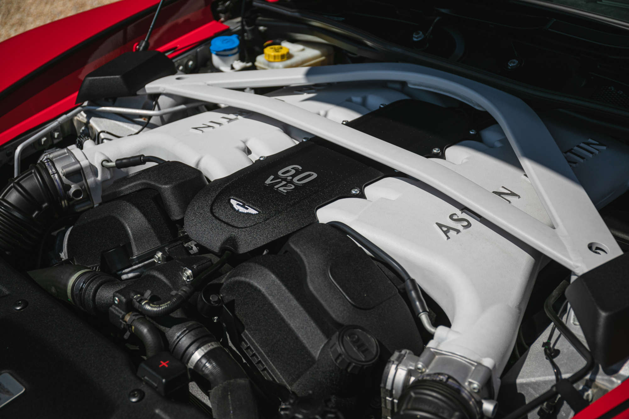 2014 Aston Martin Vanquish V12 Volante-Auction Lot