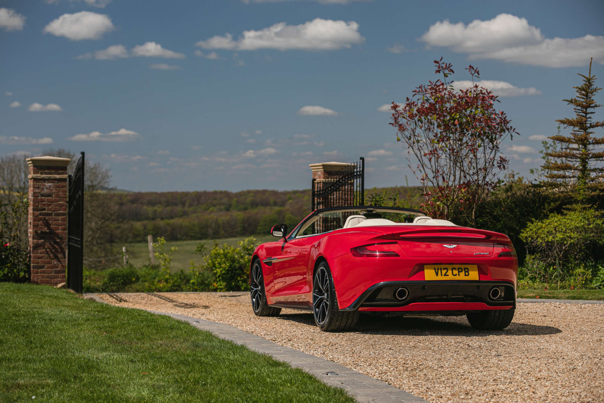 2014 Aston Martin Vanquish V12 Volante-Auction Lot